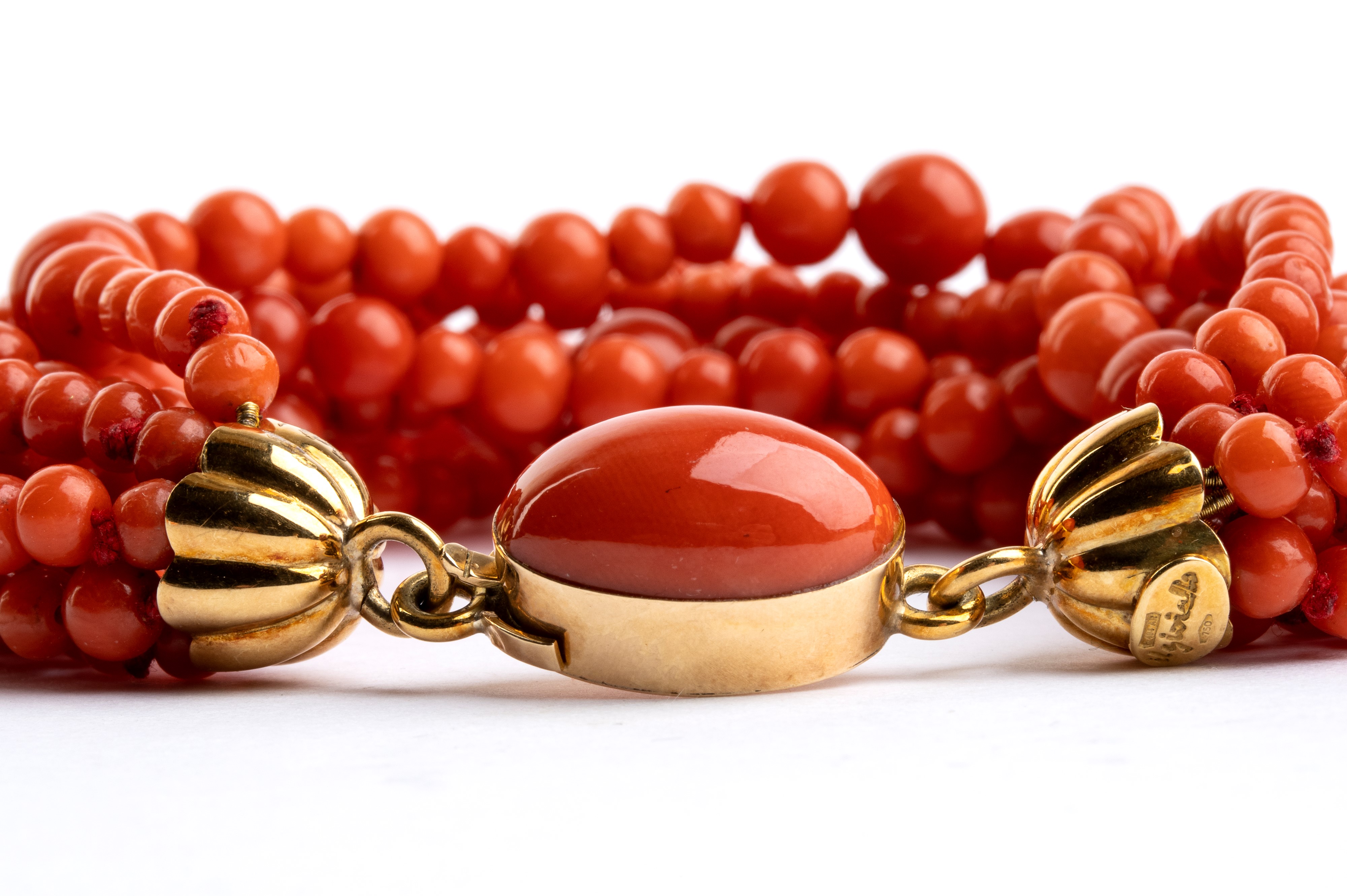 Bracciale in oro giallo 18k con corallo Mediterraneo (Corallium rubrum), firmato “IL GIOIELLO”