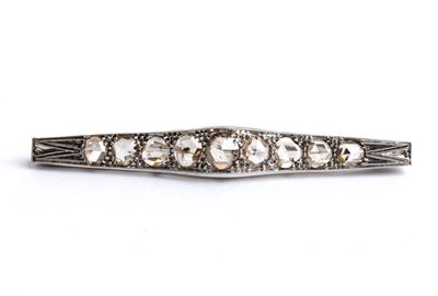Spilla Art Déco, in oro bianco con diamanti