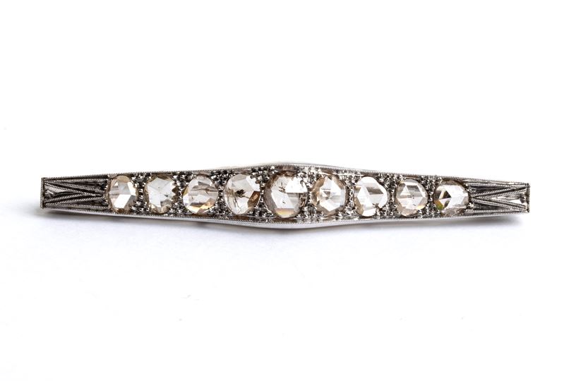 Spilla Art Déco, in oro bianco con diamanti