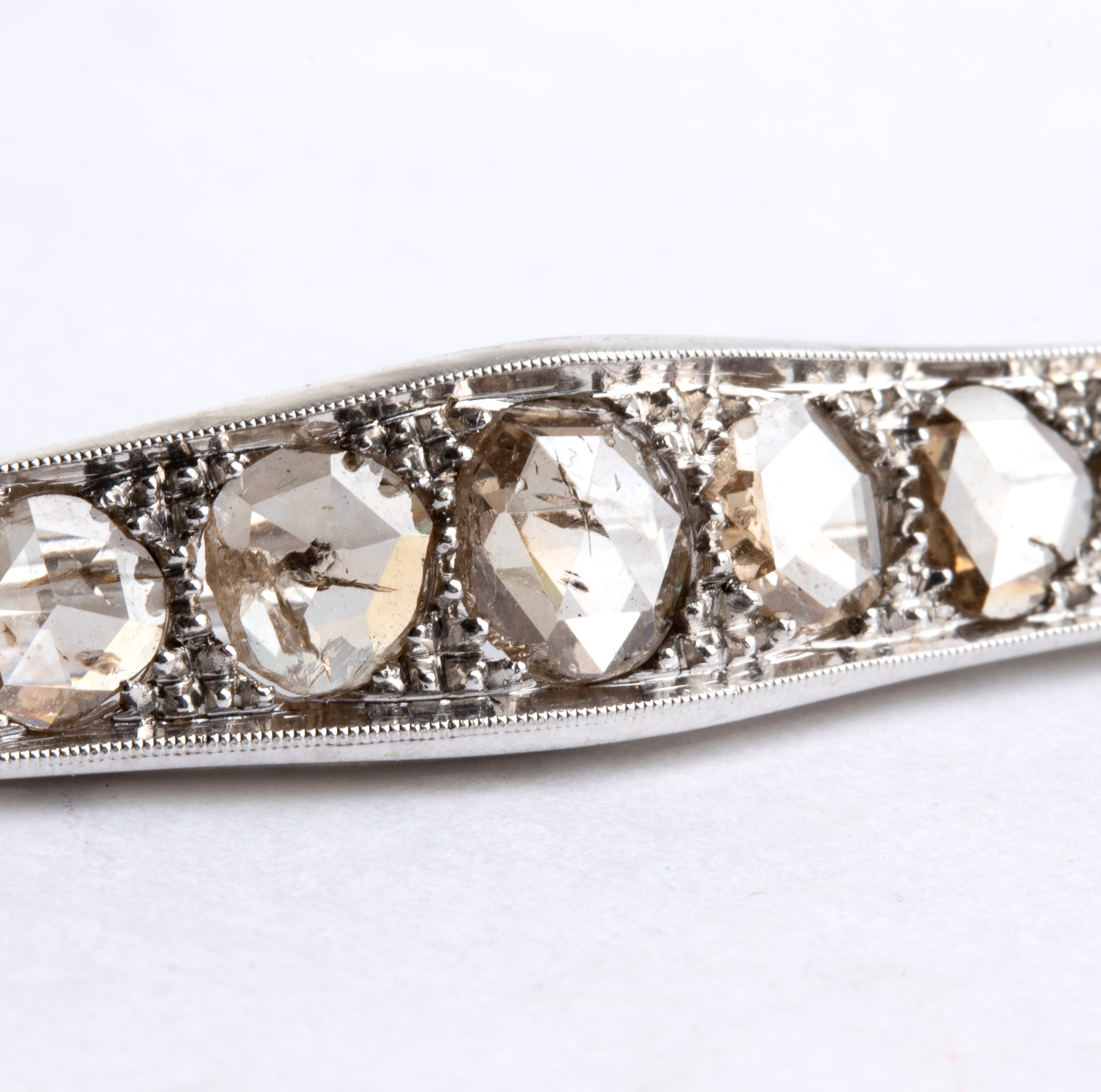 Spilla Art Déco, in oro bianco con diamanti