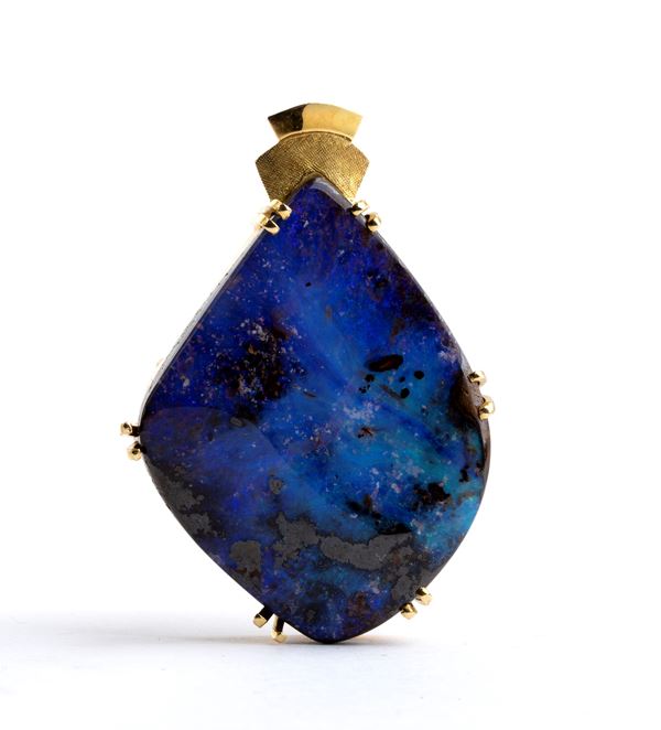 Opal gold brooch