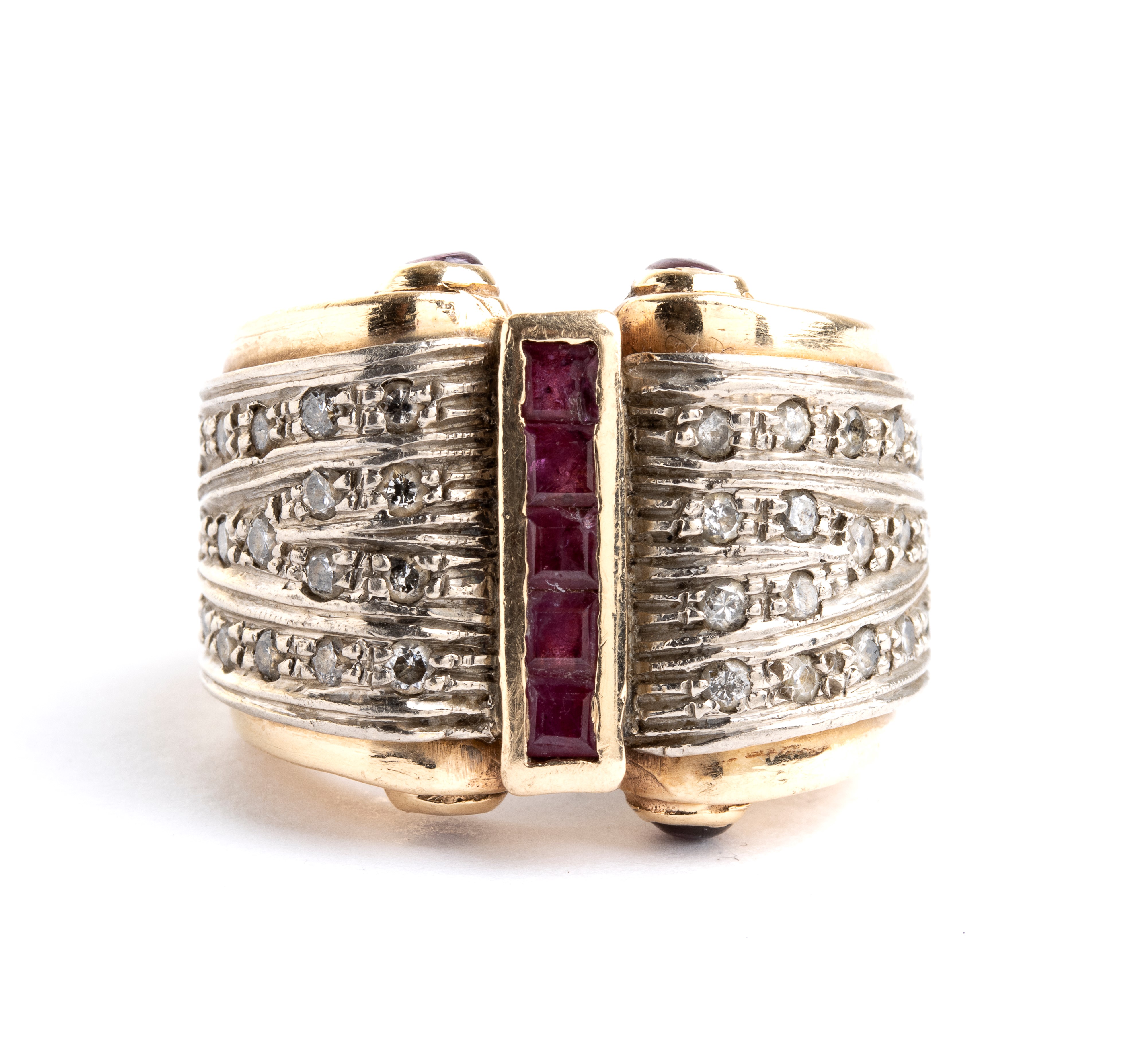 Anello in oro con diamanti e rubini