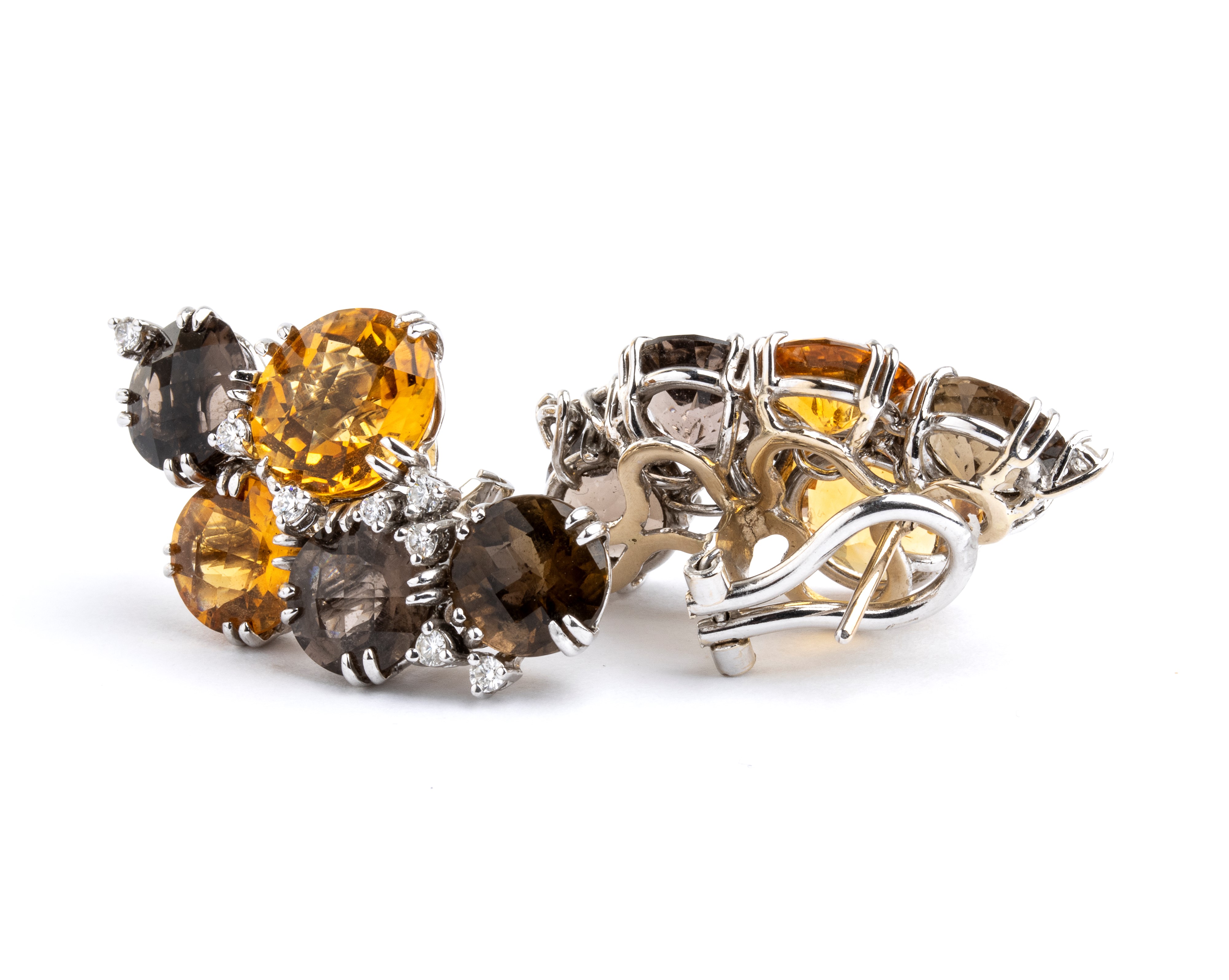 Paio di orecchini in oro con diamanti e quarzi