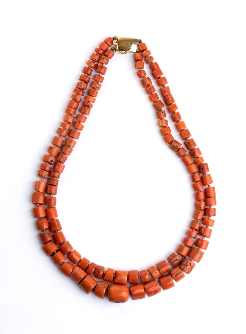Collana in corallo mediterraneo, coralli Corallum rubrum con fermaglio in oro giallo 18k