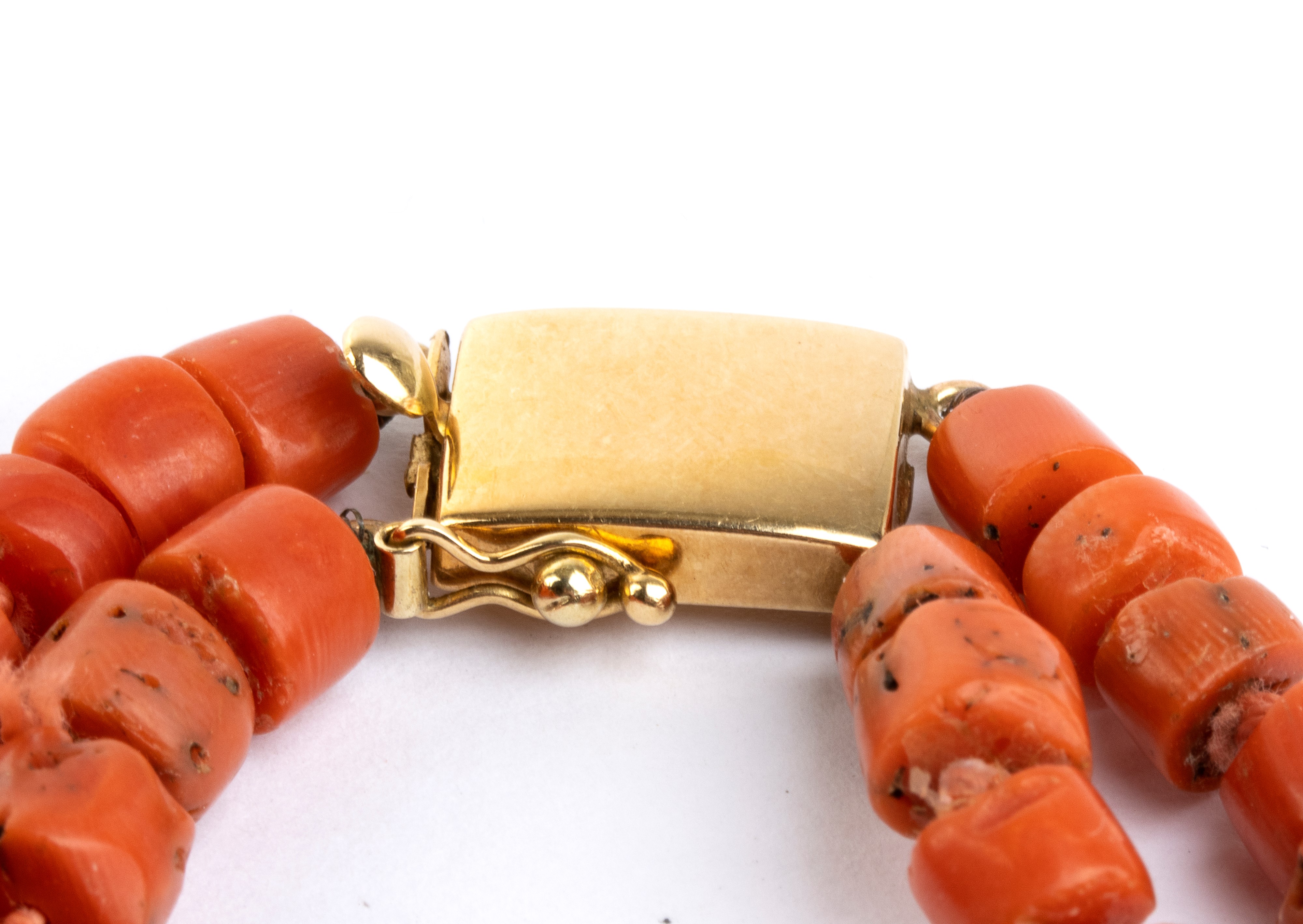 Collana in corallo mediterraneo, coralli Corallum rubrum con fermaglio in oro giallo 18k