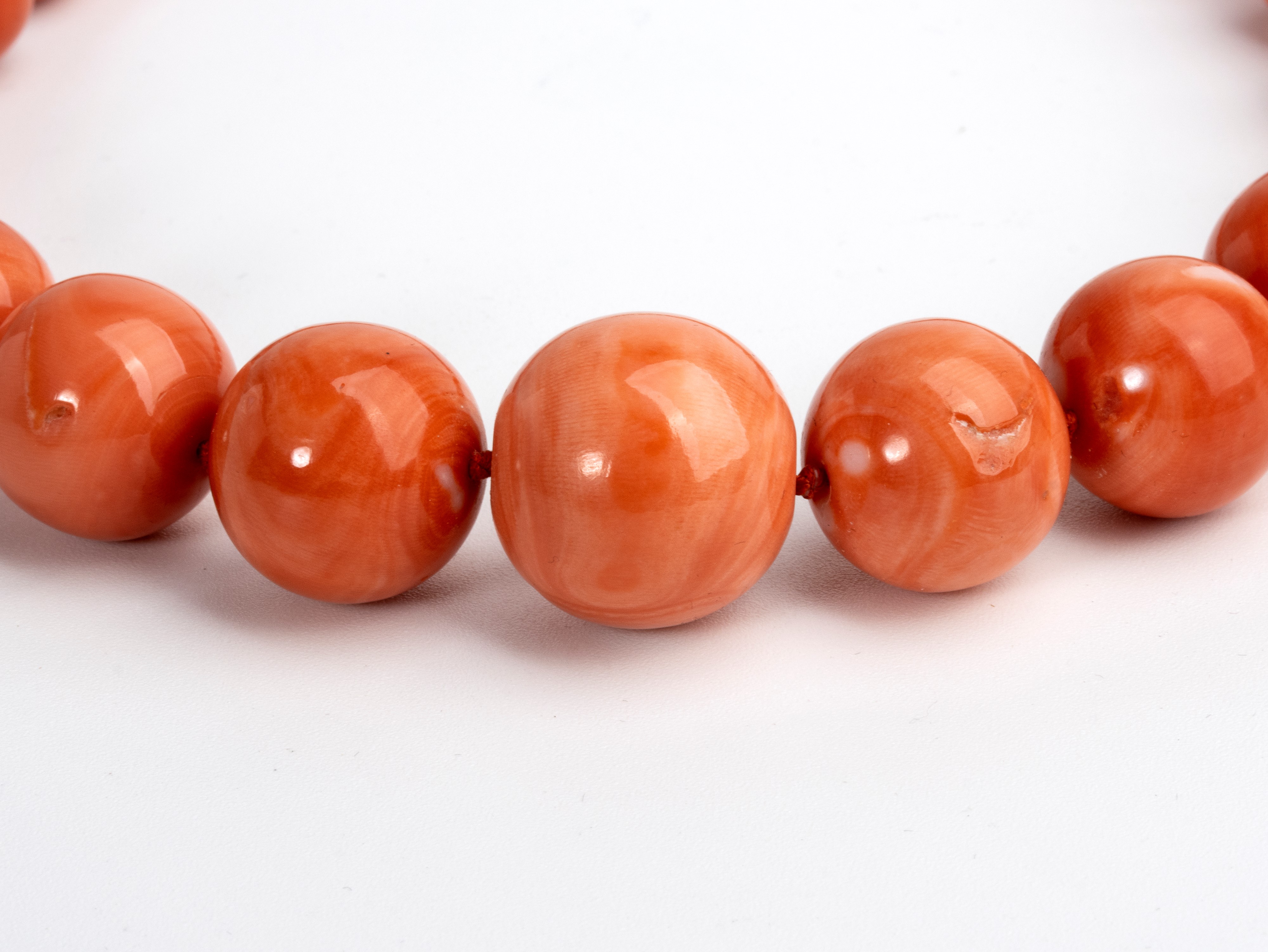 Collana in oro con corallo Cerasuolo