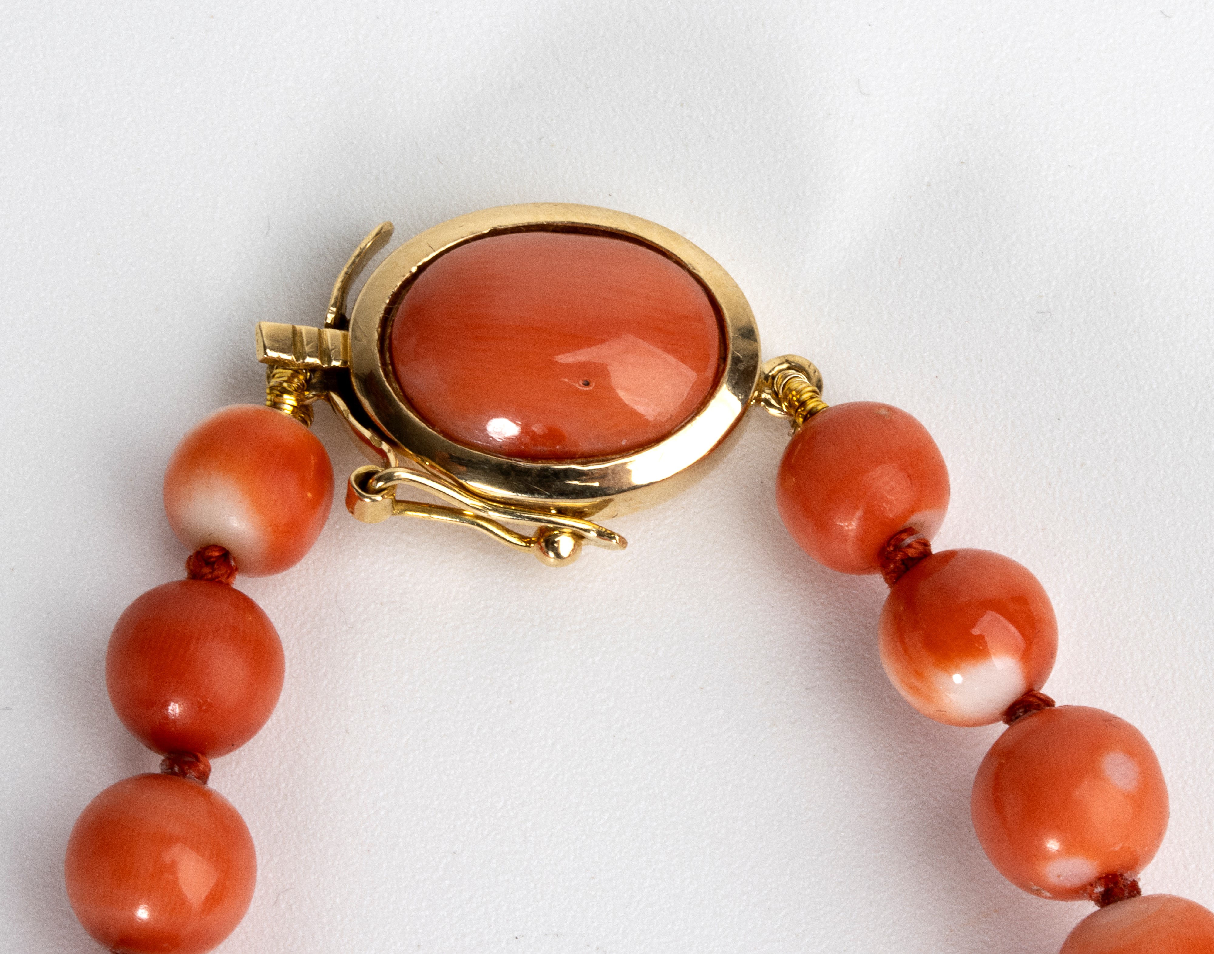 Collana in oro con corallo Cerasuolo