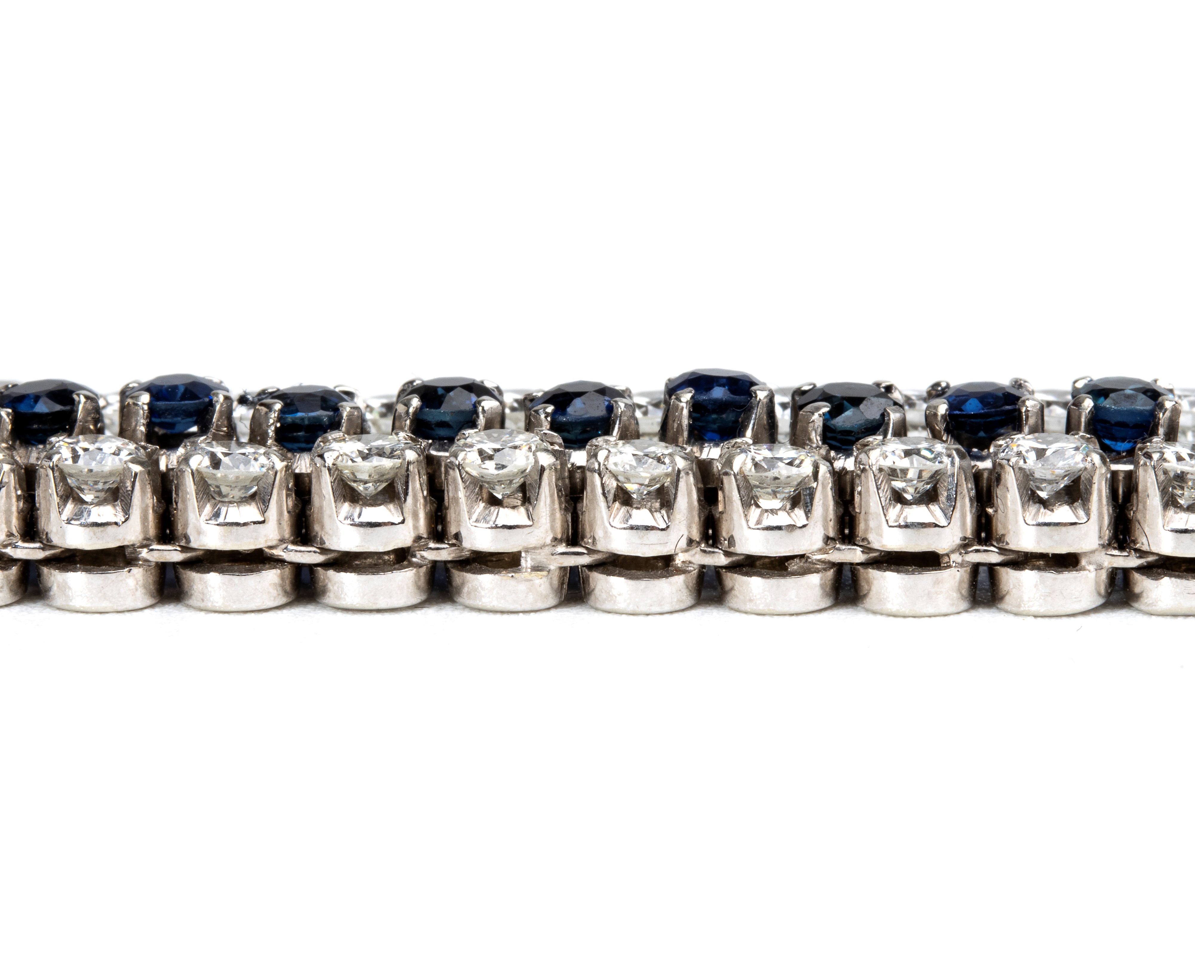 Bracciale in oro bianco con zaffiri e diamanti, con chiusura a fila singola