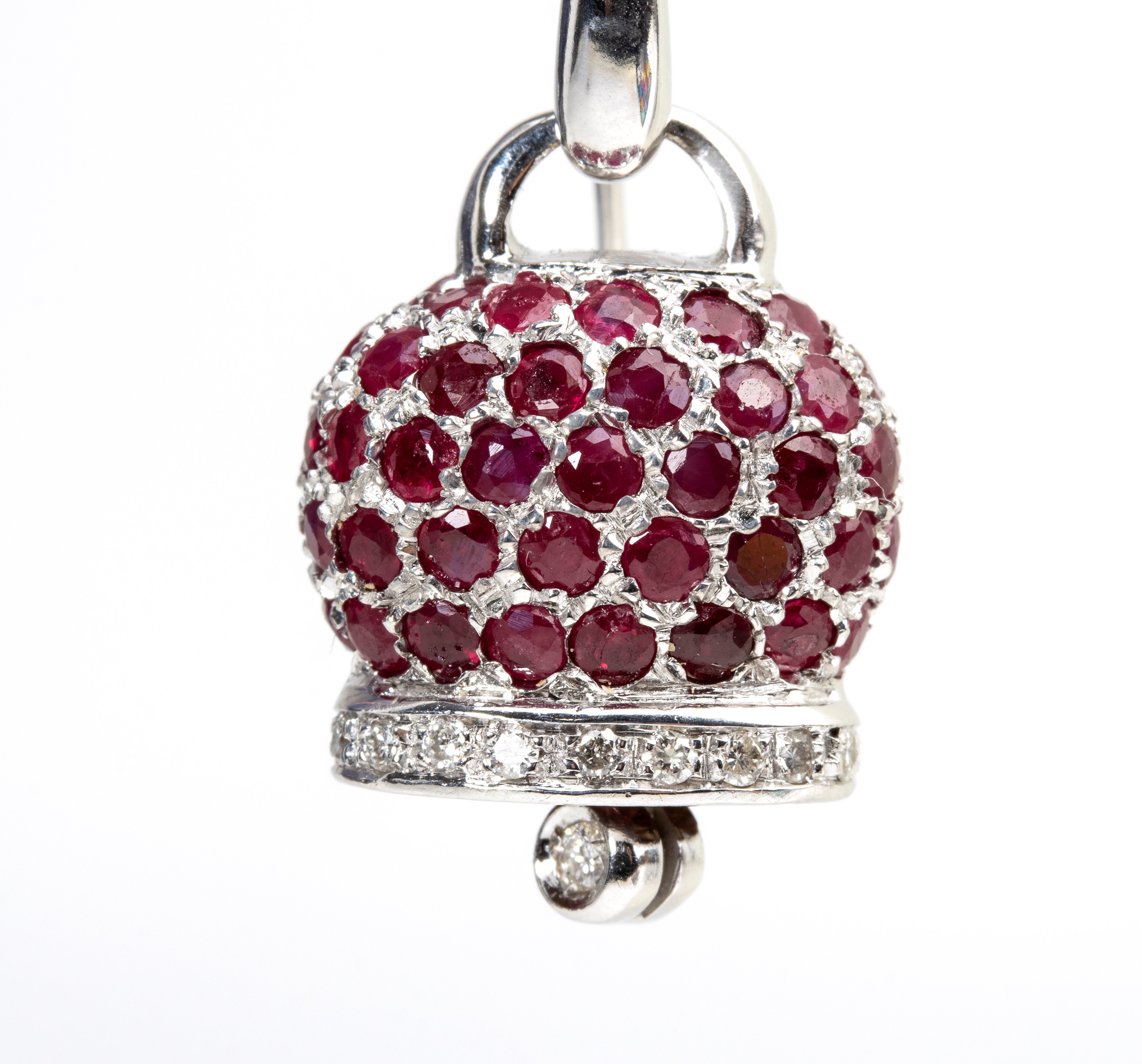 Paio di orecchini in oro con rubini e diamanti