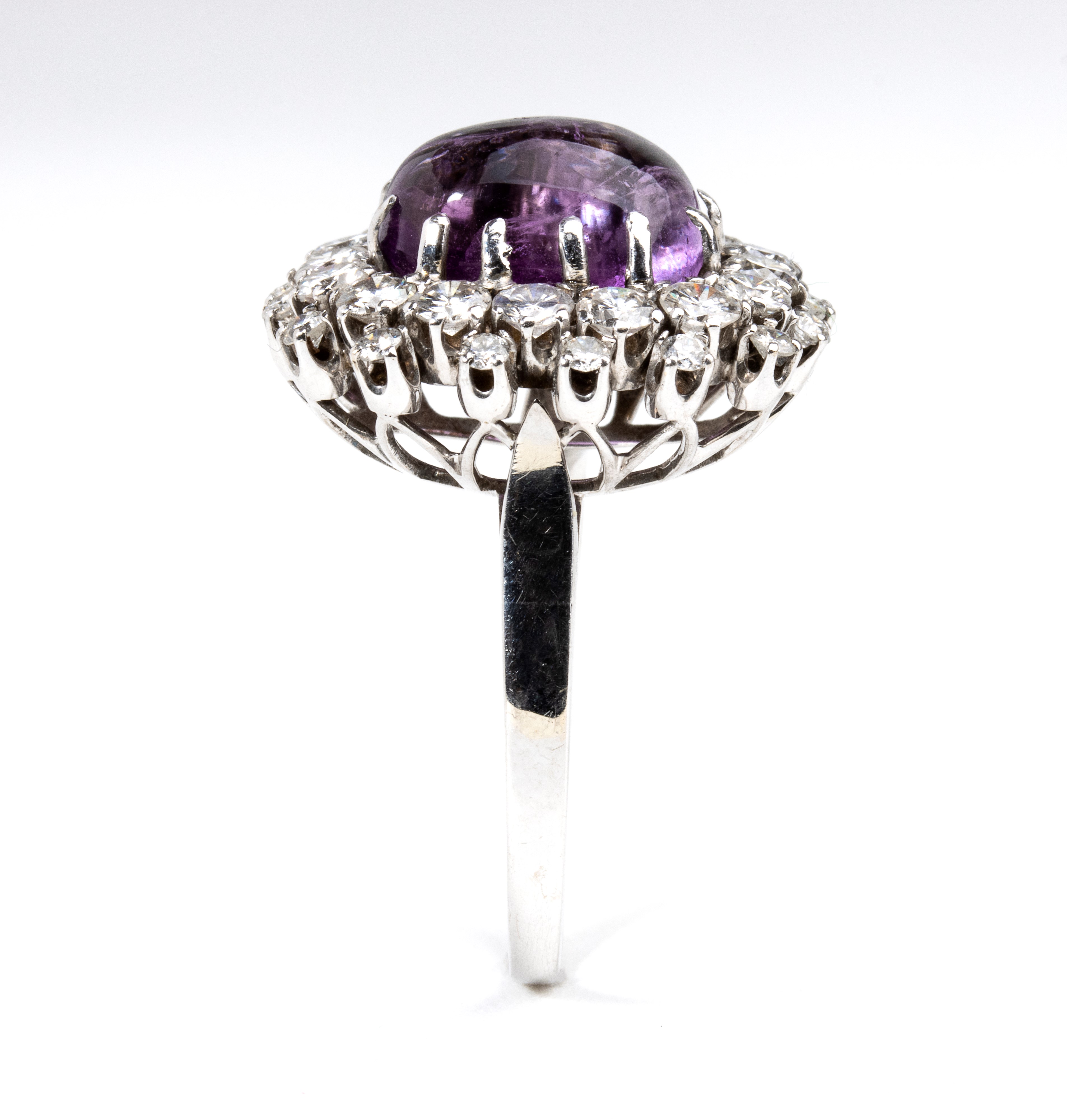 Anello in oro, diamanti e ametista