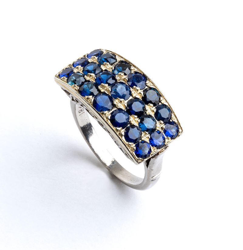 Anello a fascia in oro bianco 18k con zaffiri, anni '40