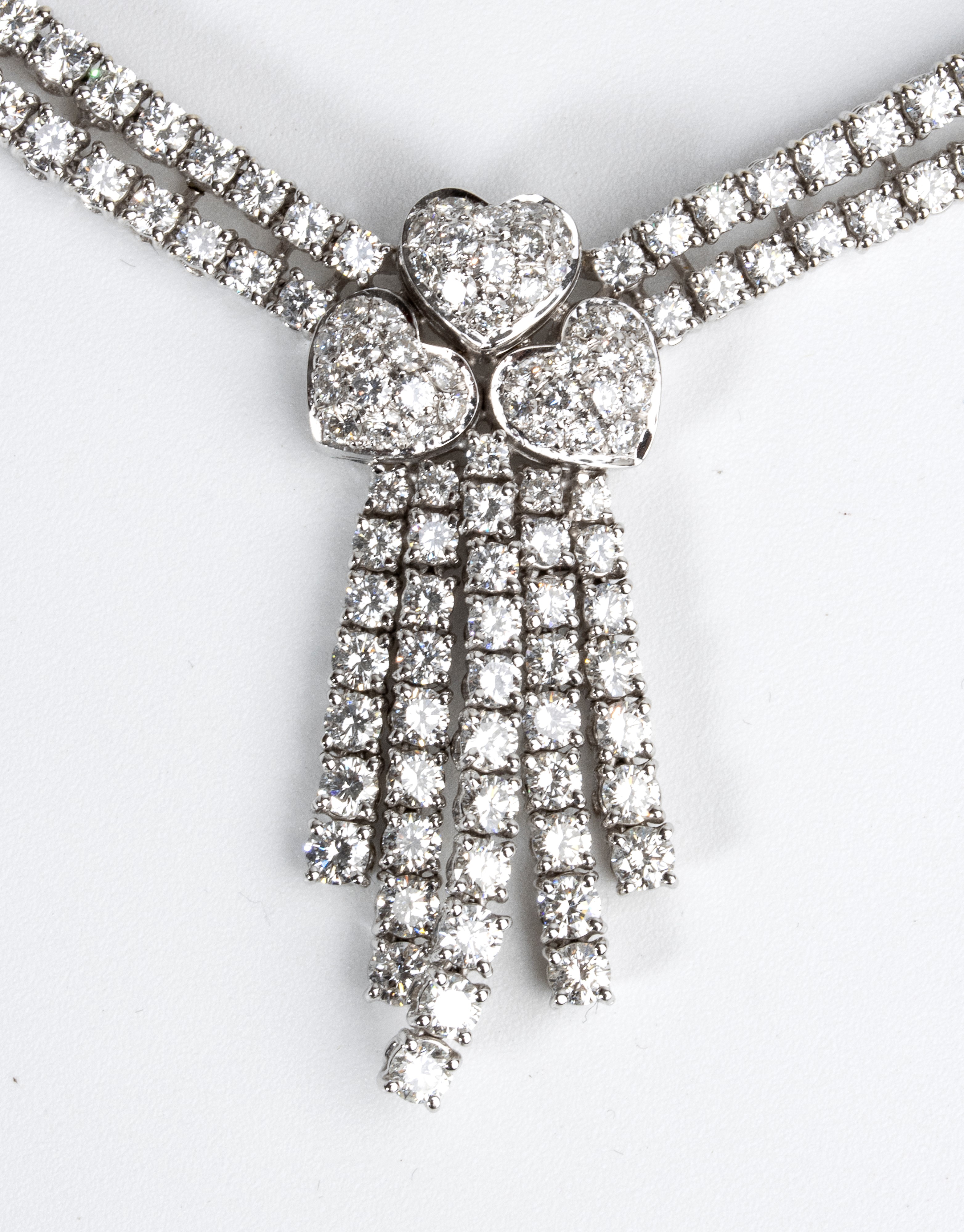 Collana semirigida in oro con diamanti