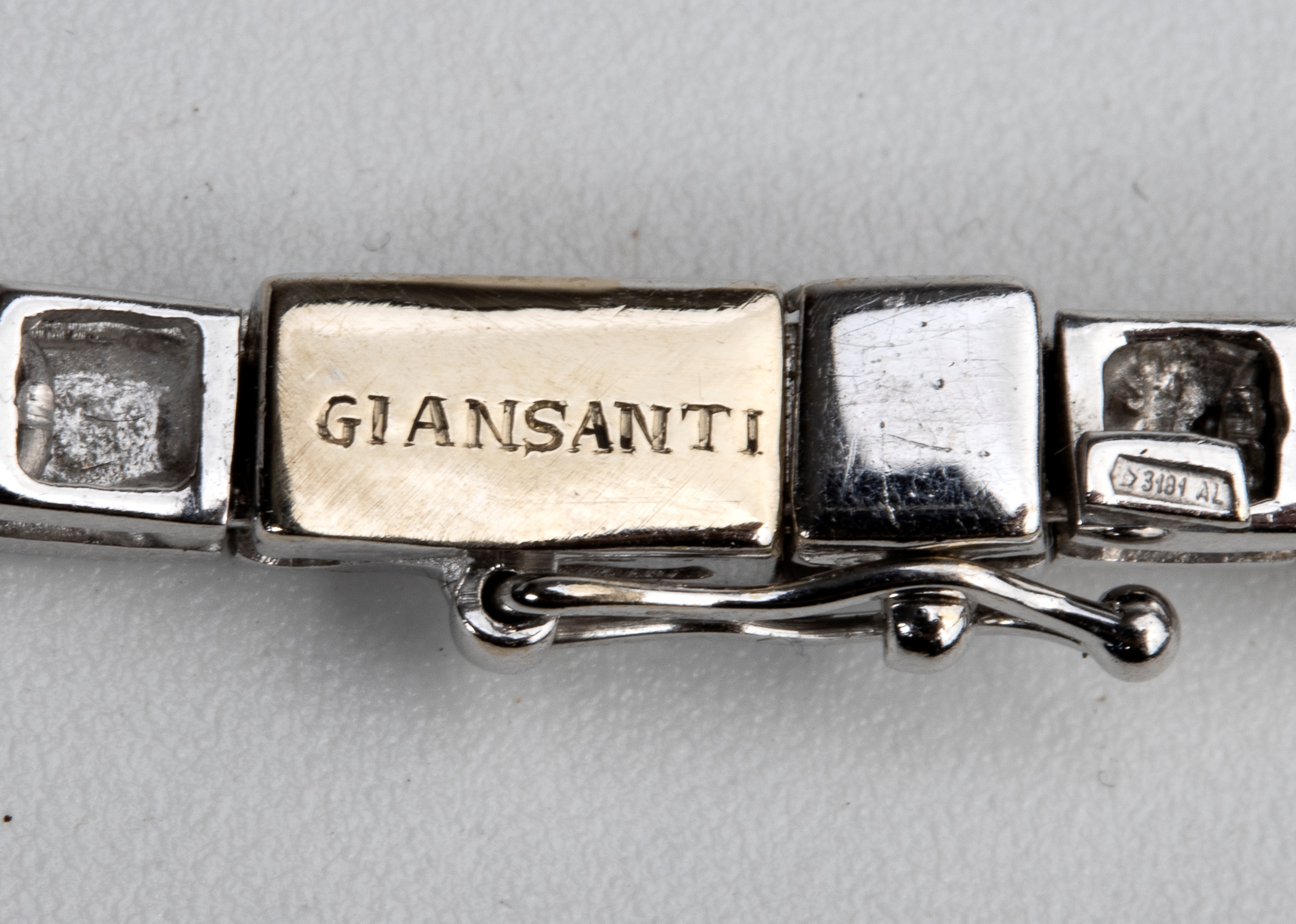 Collana semirigida in oro con diamanti