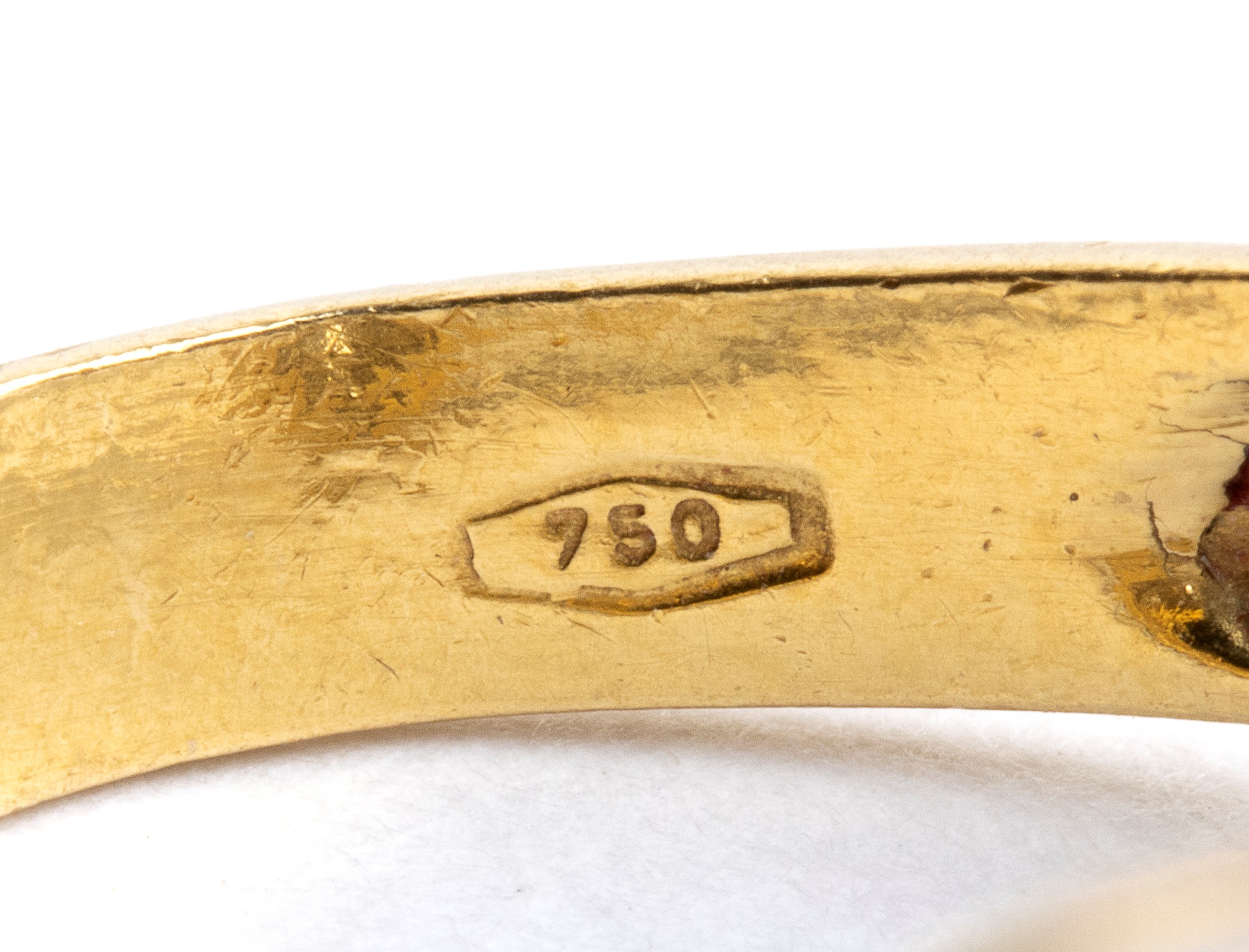 Anello solitario in oro