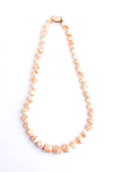 Collana a filo di sfere in corallo con cabochon, Deep Sea, gradazione