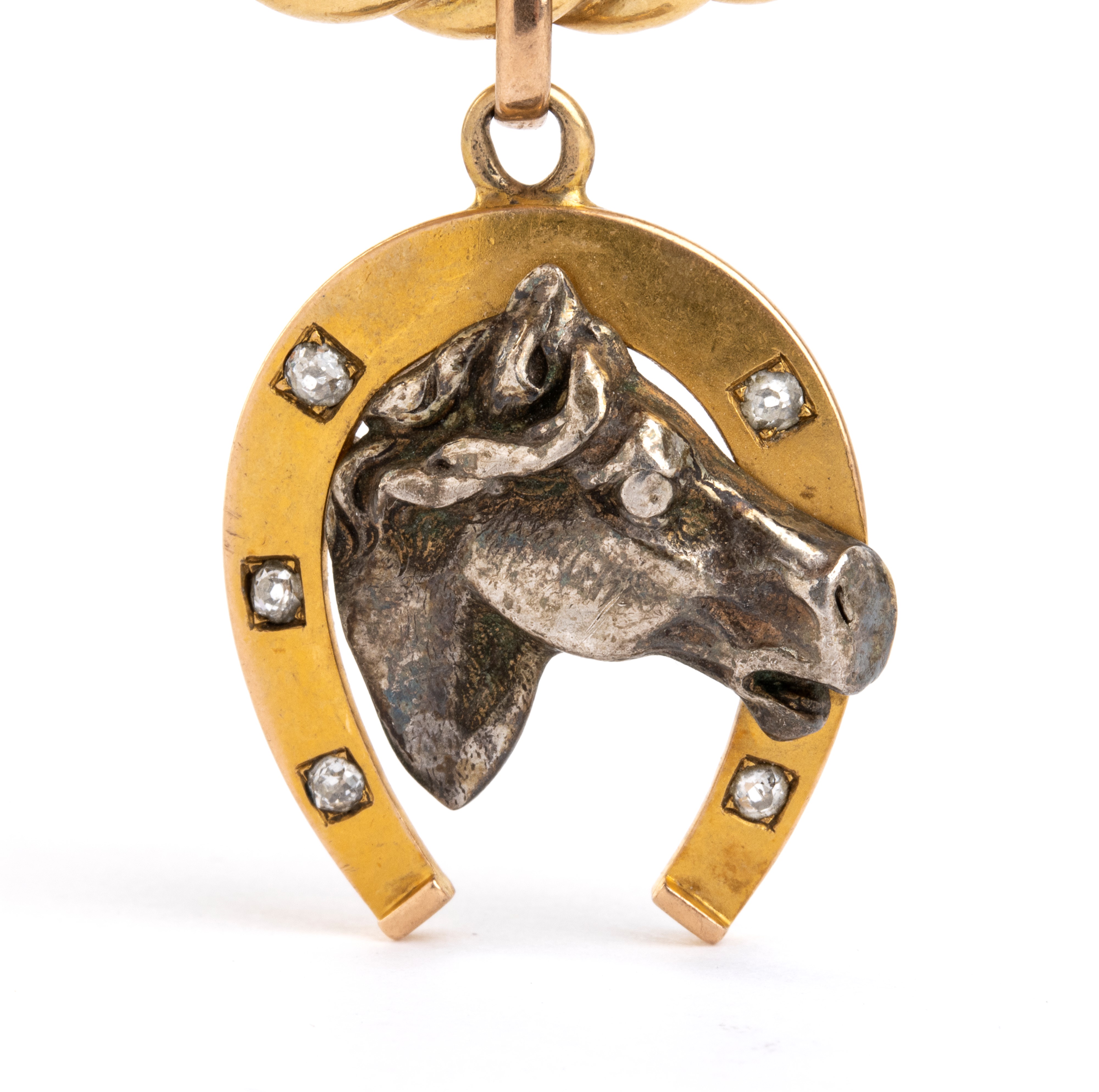 Bracciale in oro 18k con pendente scaramantico a ferro di cavallo e teste di cavallo, con diamant...