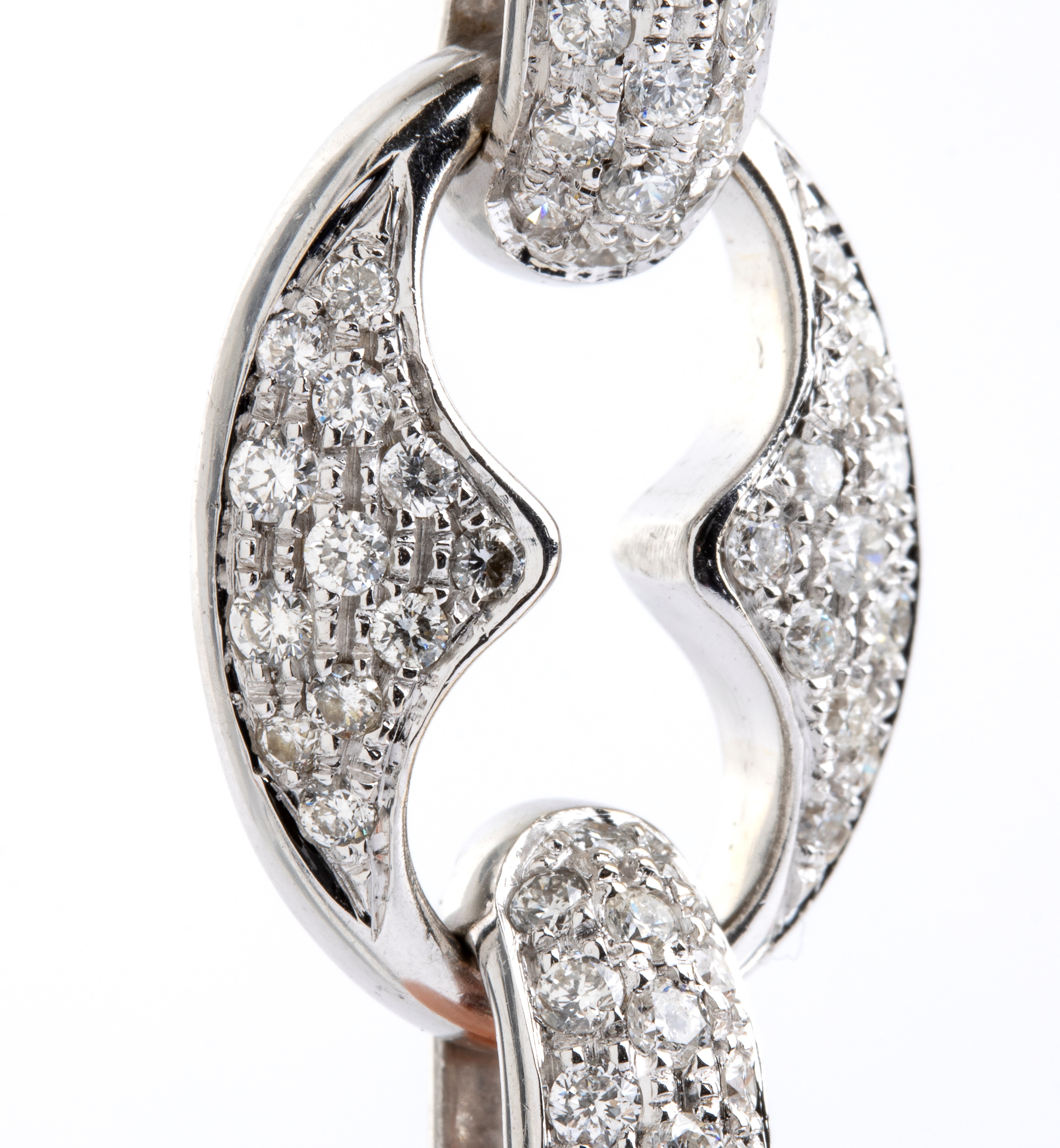 Orecchini pendenti in oro bianco 18k con pavé di diamanti e corallo Cerasuolo (Corallium Elatius)