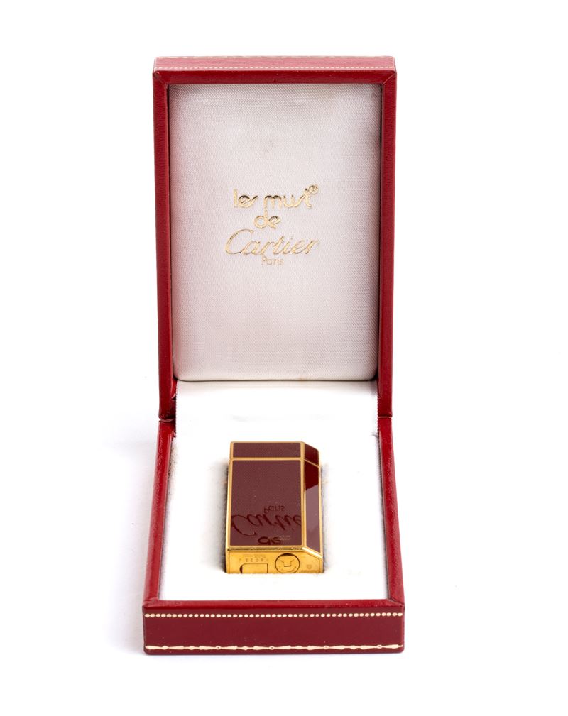 Accendino Must de Cartier in smalto rosso (anni ’80)