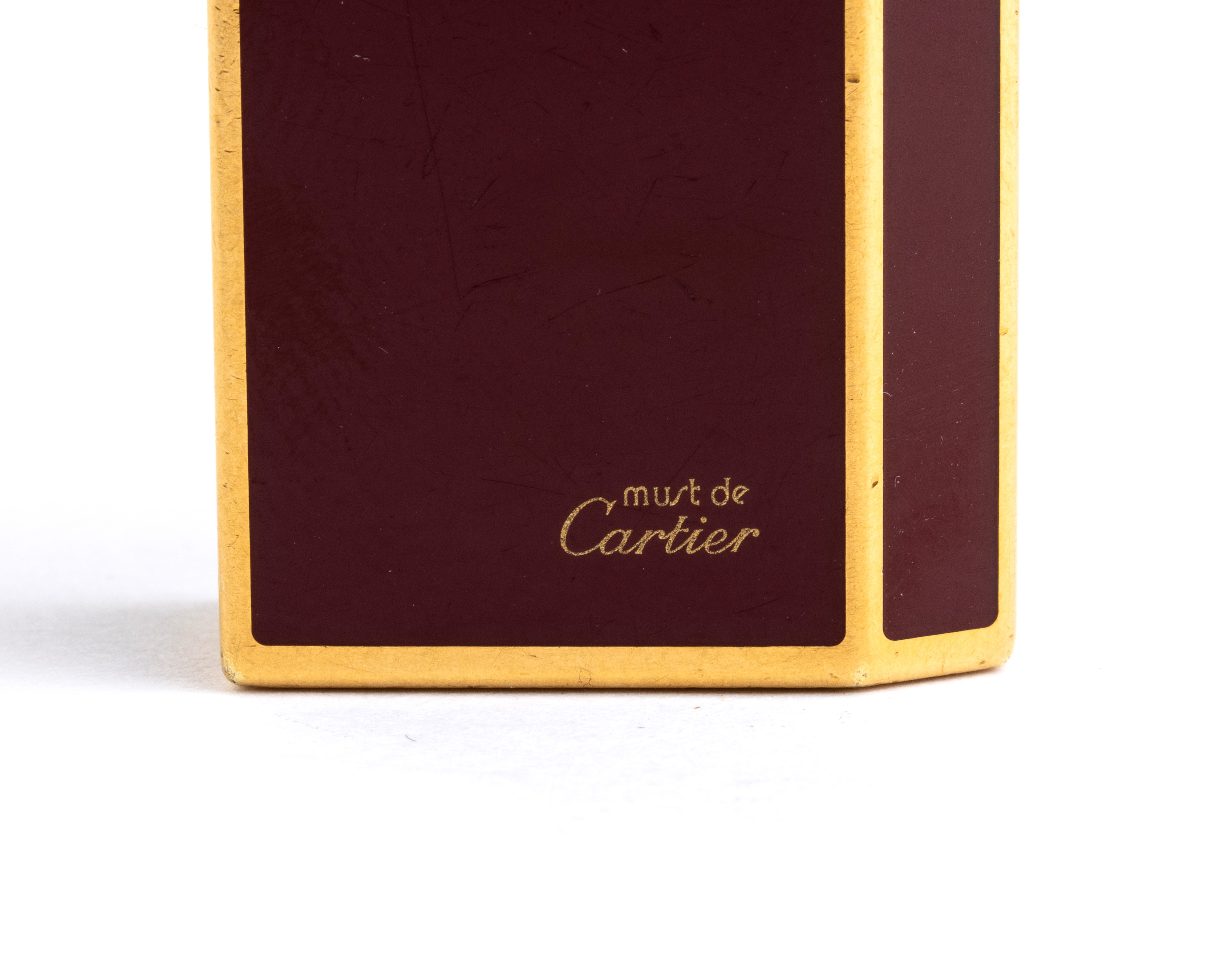 Accendino Must de Cartier in smalto rosso (anni ’80)