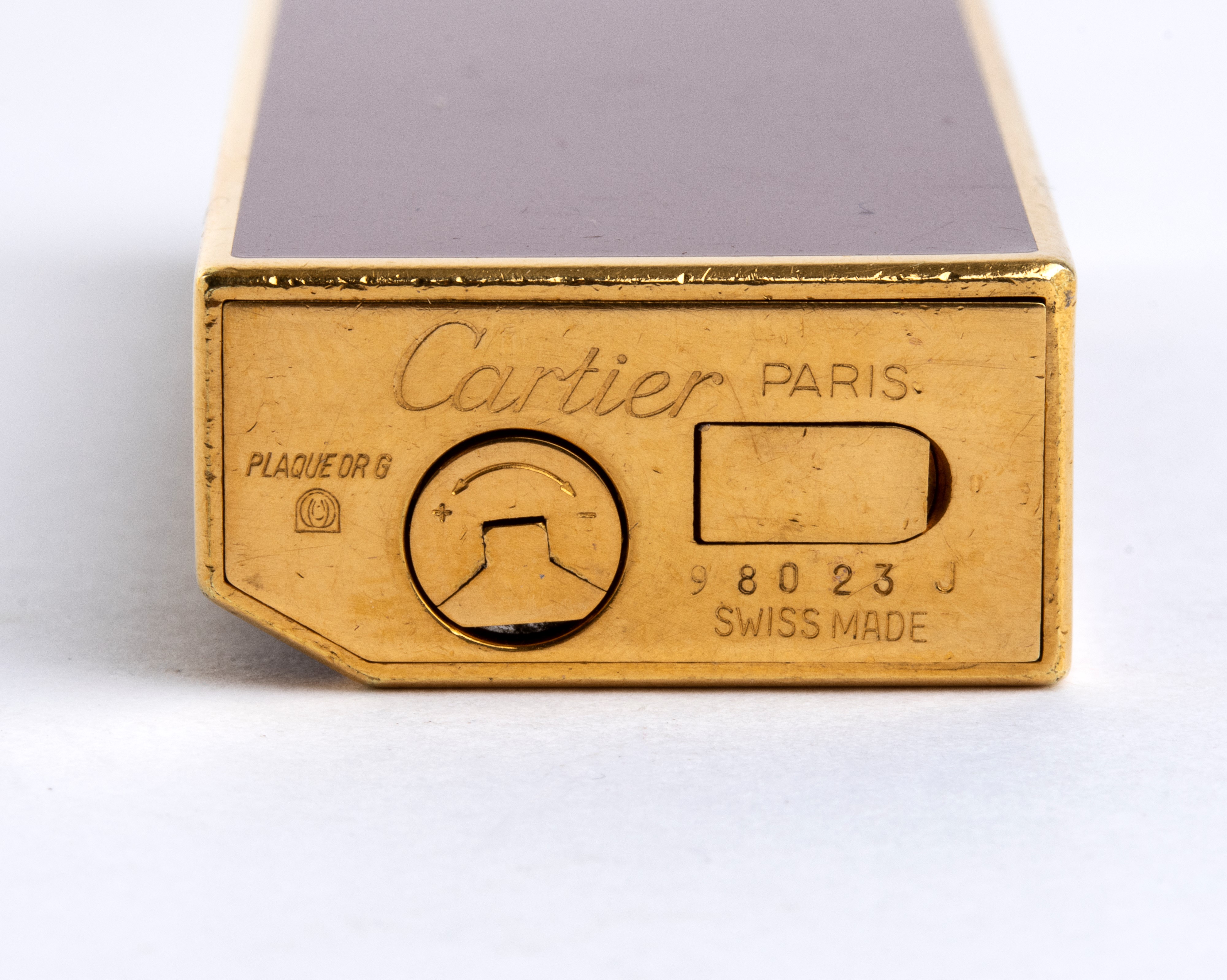 Accendino Must de Cartier in smalto rosso (anni ’80)