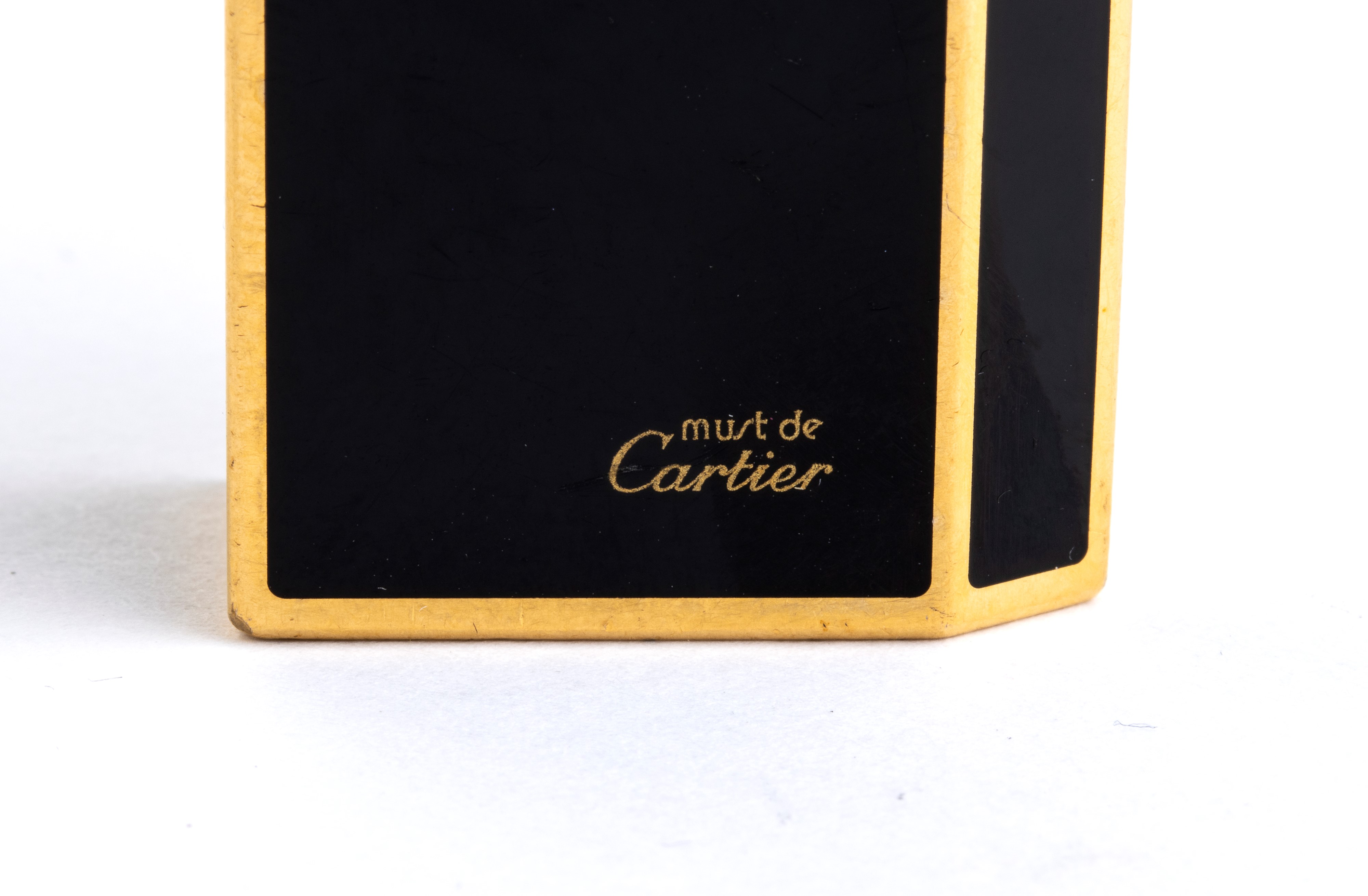 Accendino Must de Cartier in smalto nero, anni ’80