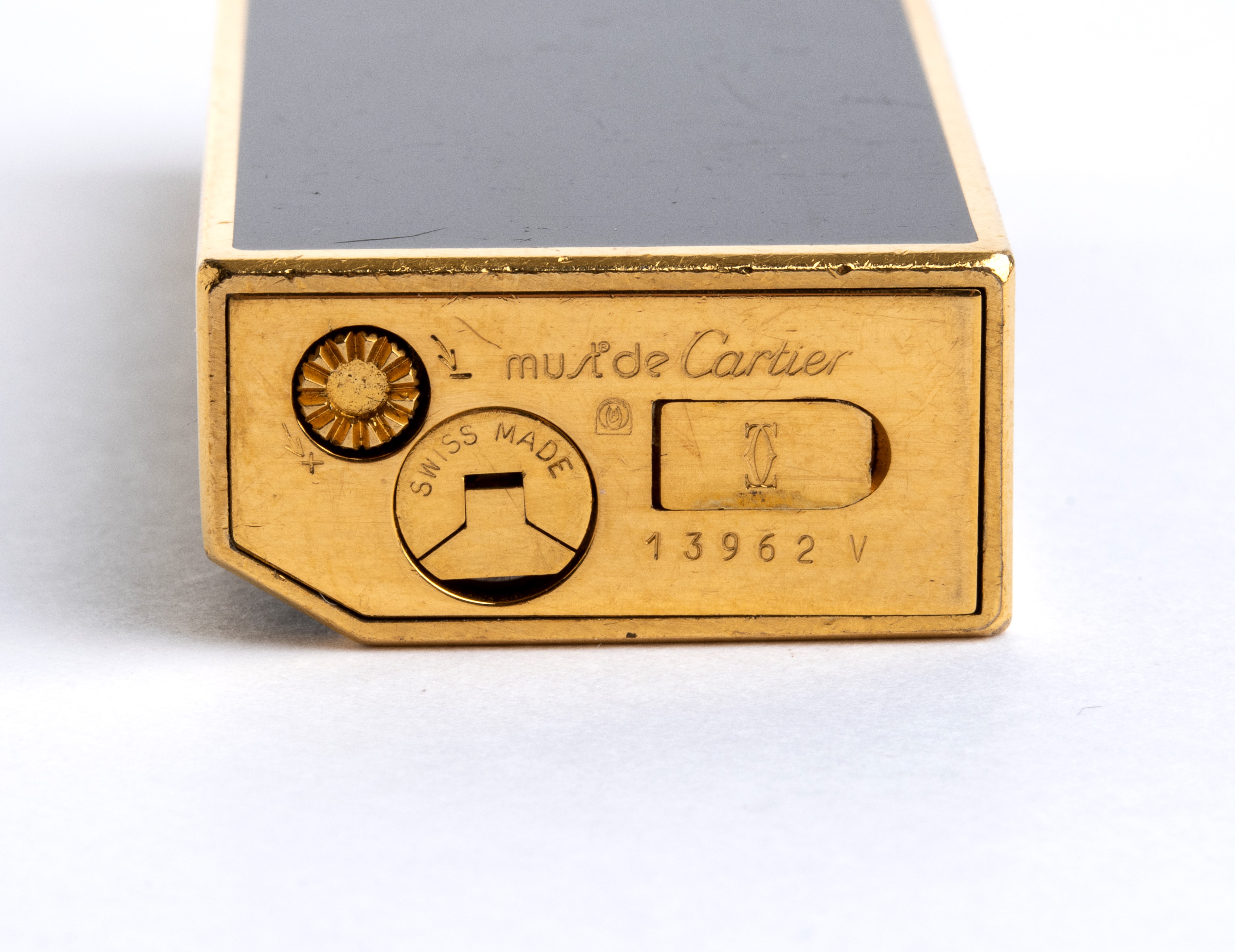 Accendino Must de Cartier in smalto nero, anni ’80