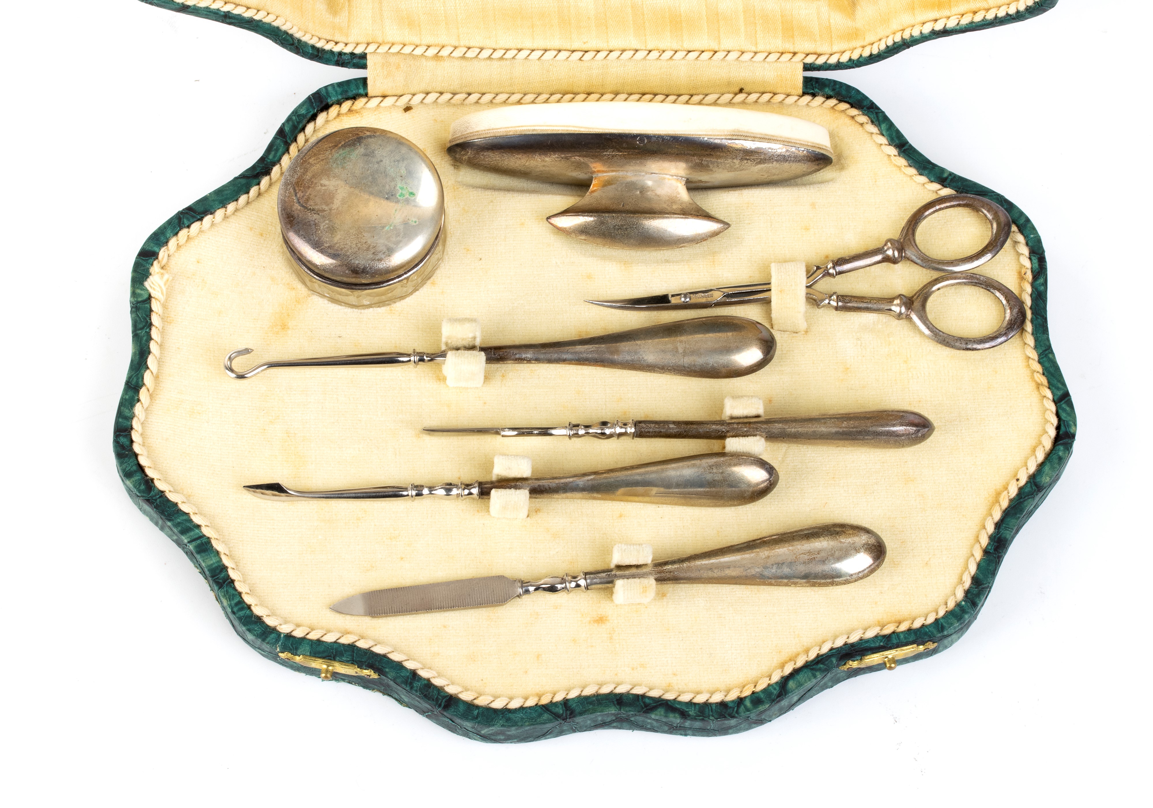 Set da manicure, argento 800/1000 con portacipria e scatola originale