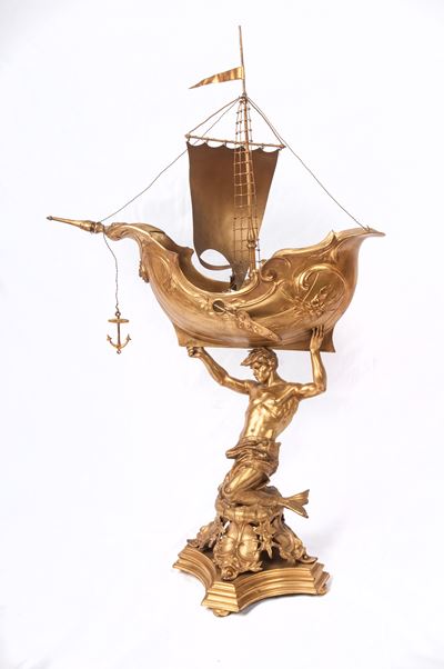 Tritone che Sostiene una Barca , Scultura in Volume
