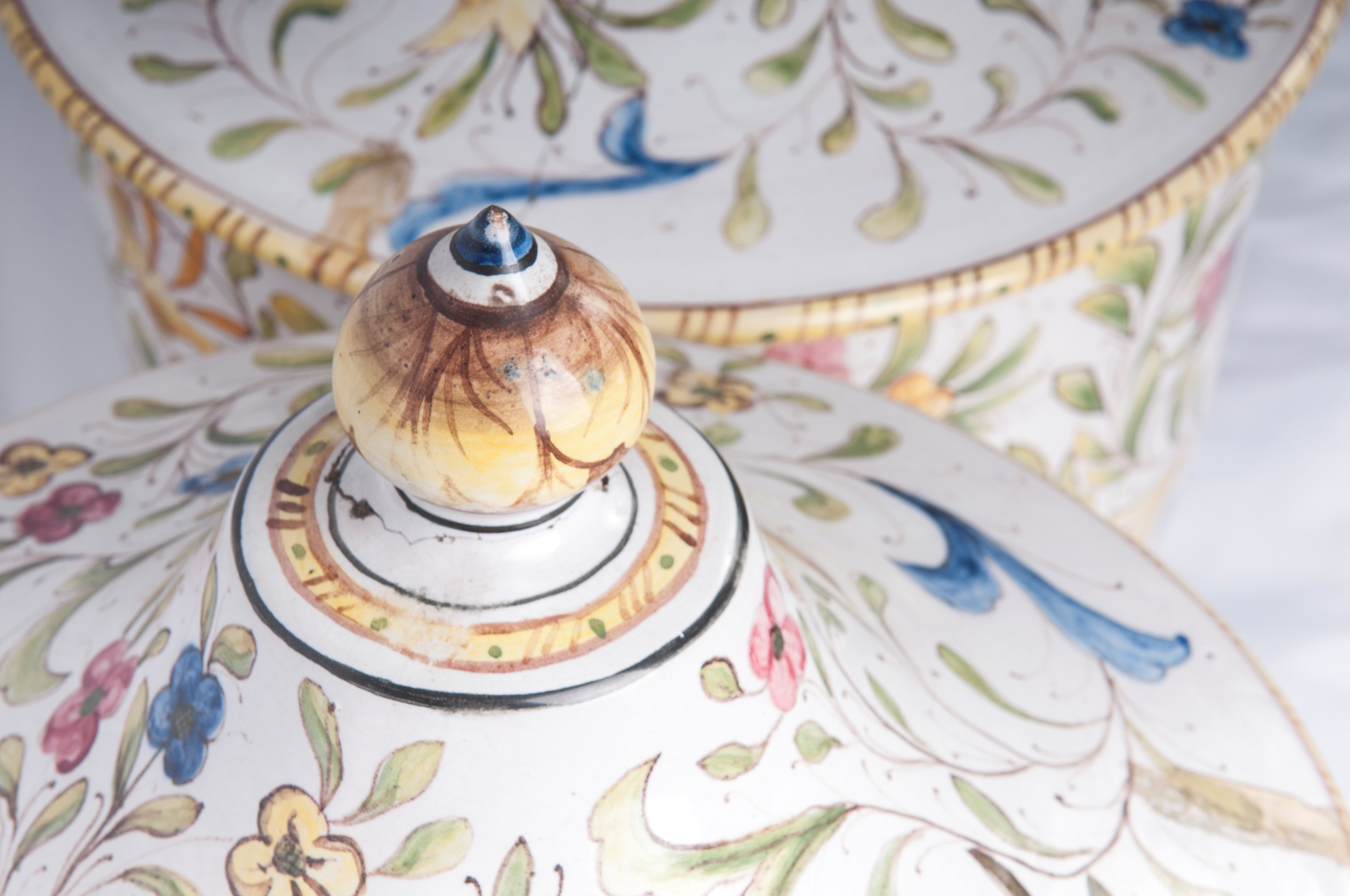 Coppia di Vasi in Ceramica Ad Urna