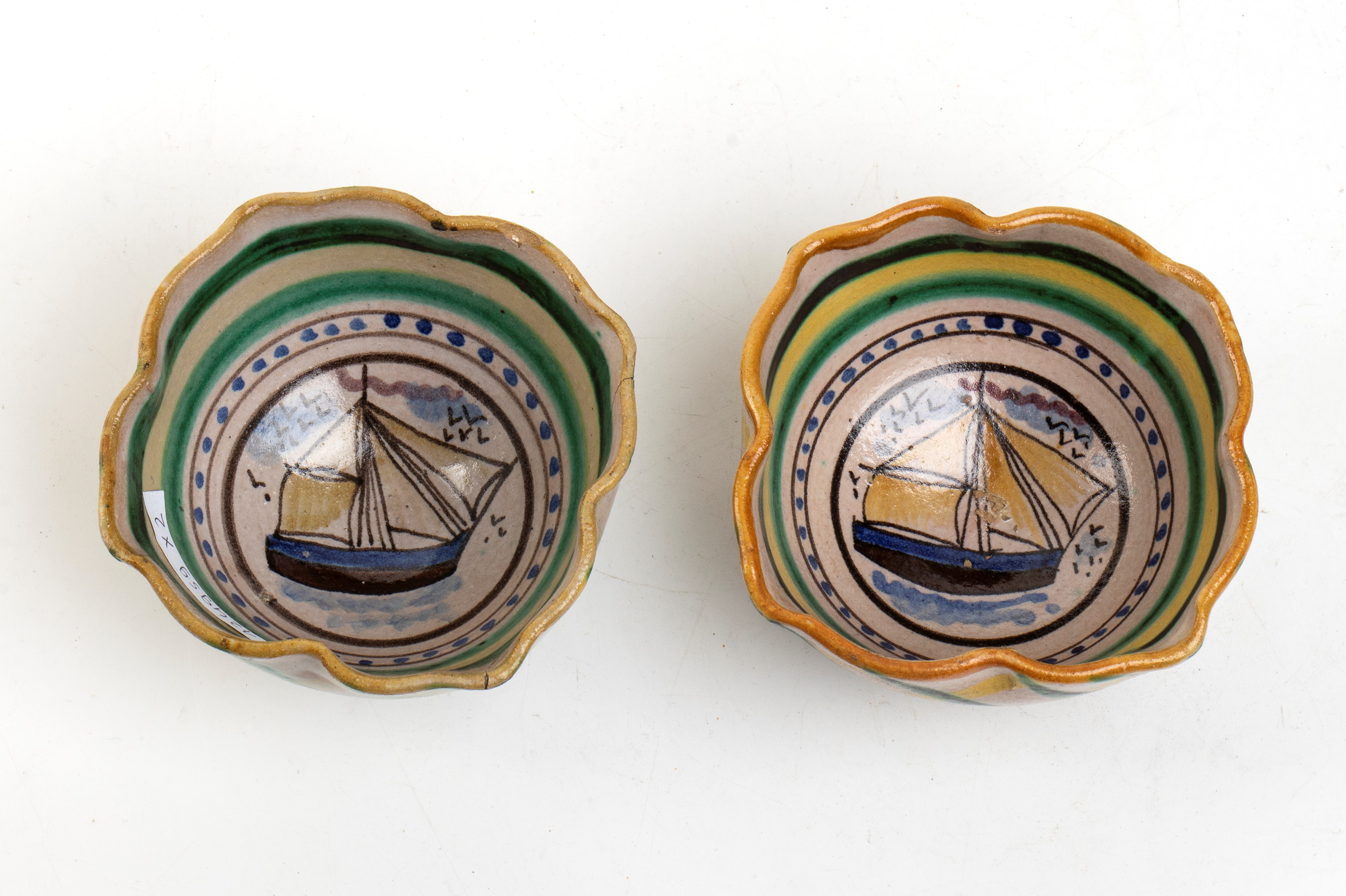 Lotto di due coppette con decorazione di veliero