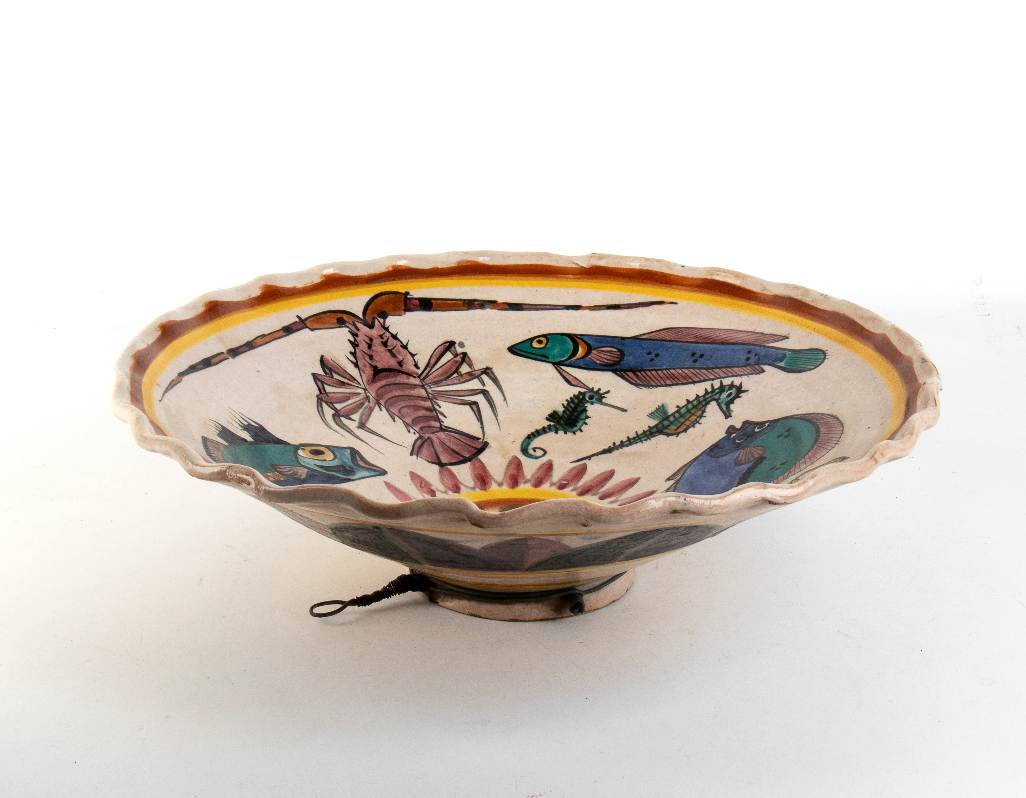 Grande piatto con decorazione di pesci e molluschi