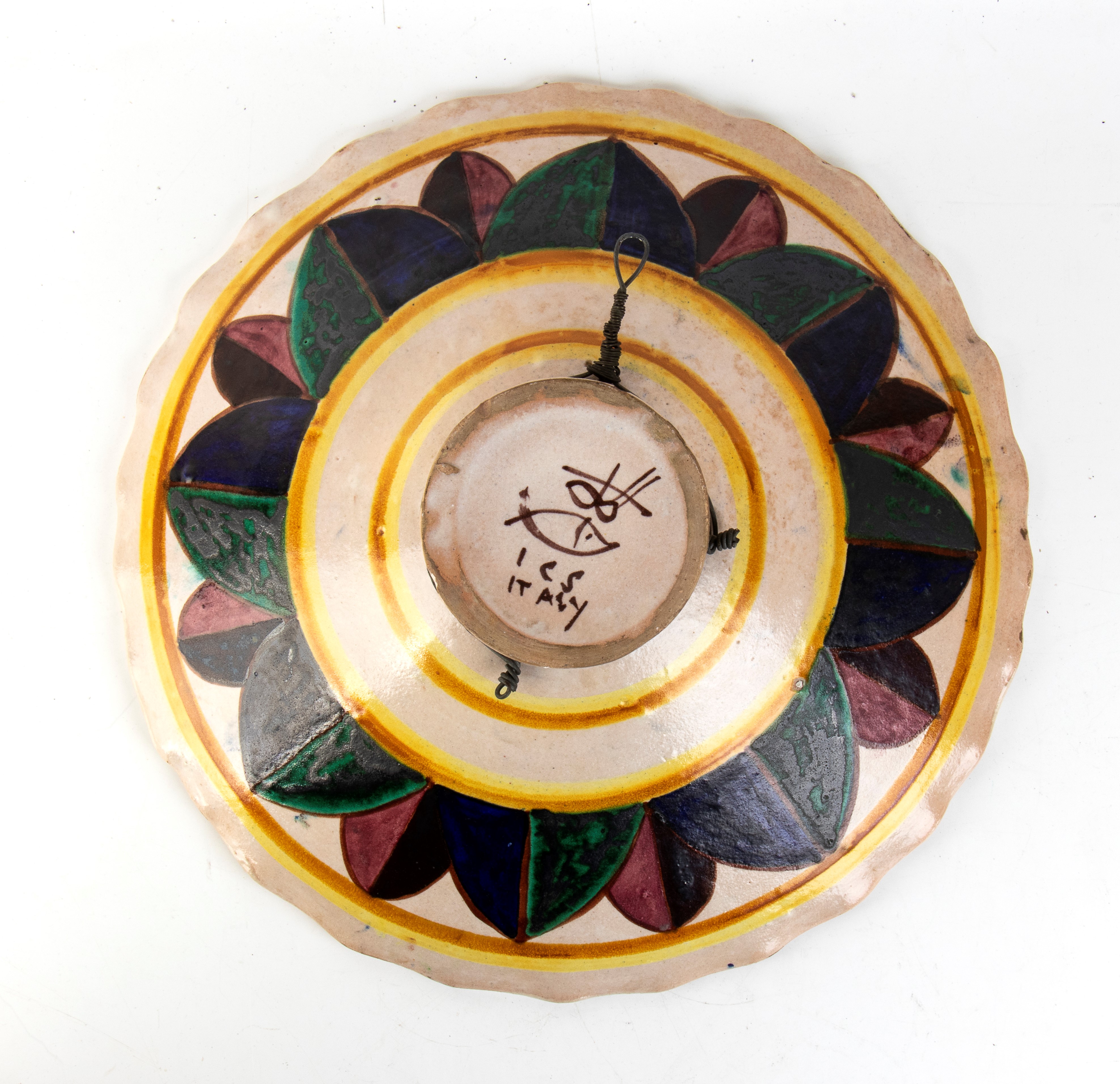 Grande piatto con decorazione di pesci e molluschi