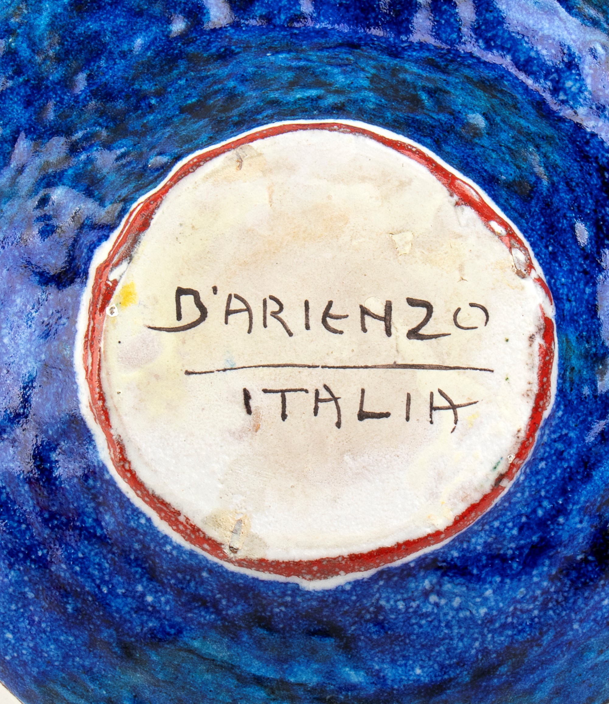 Vaso blu e bianco con decorazioni