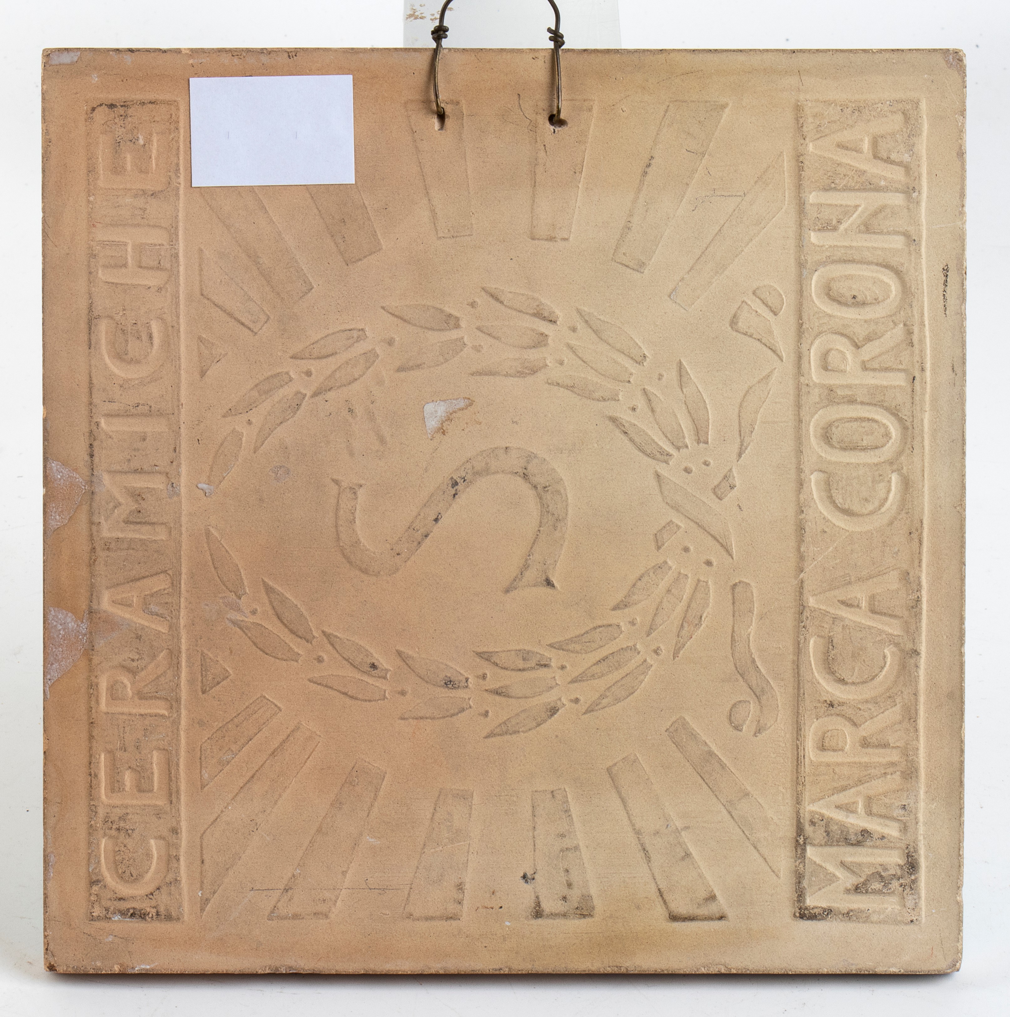 Mattonella con decorazione della fabbrica di Vietri