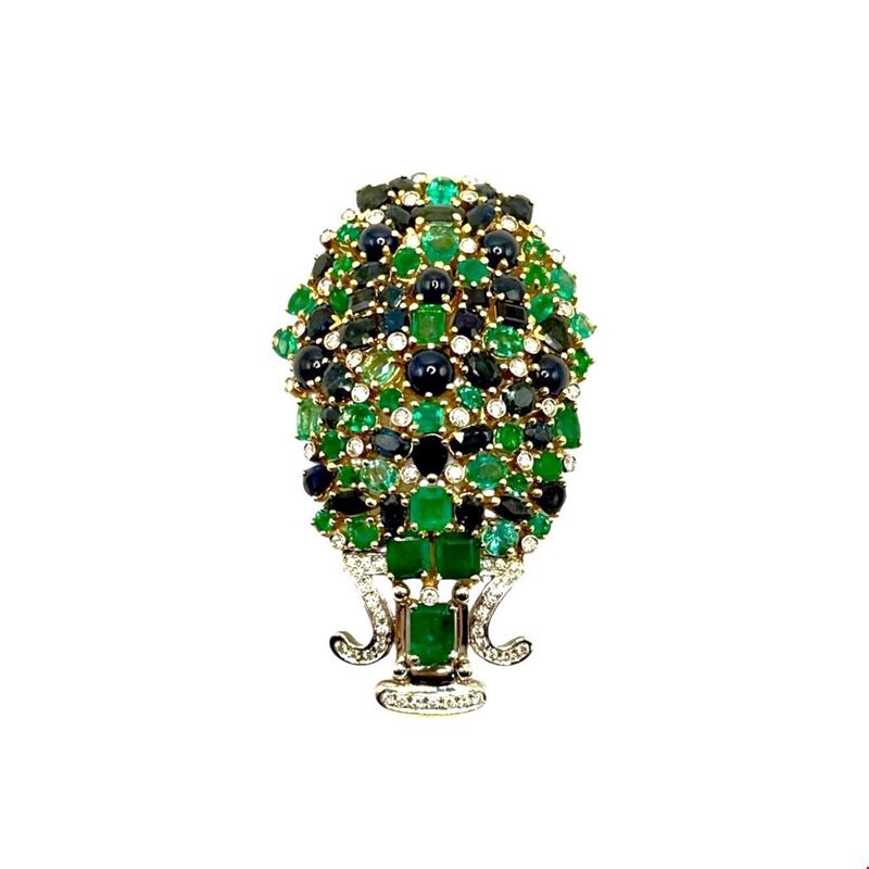 Spilla in oro 18k con vaso di fiori, diamanti, zaffiri e smeraldi