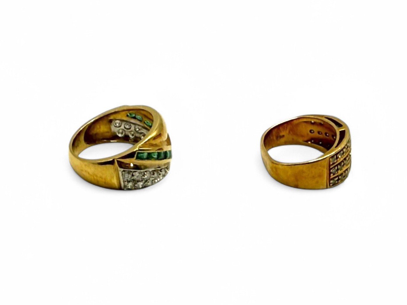 Lotto di 2 anelli in oro giallo 18K con diamanti, zaffiri ed smeraldi
