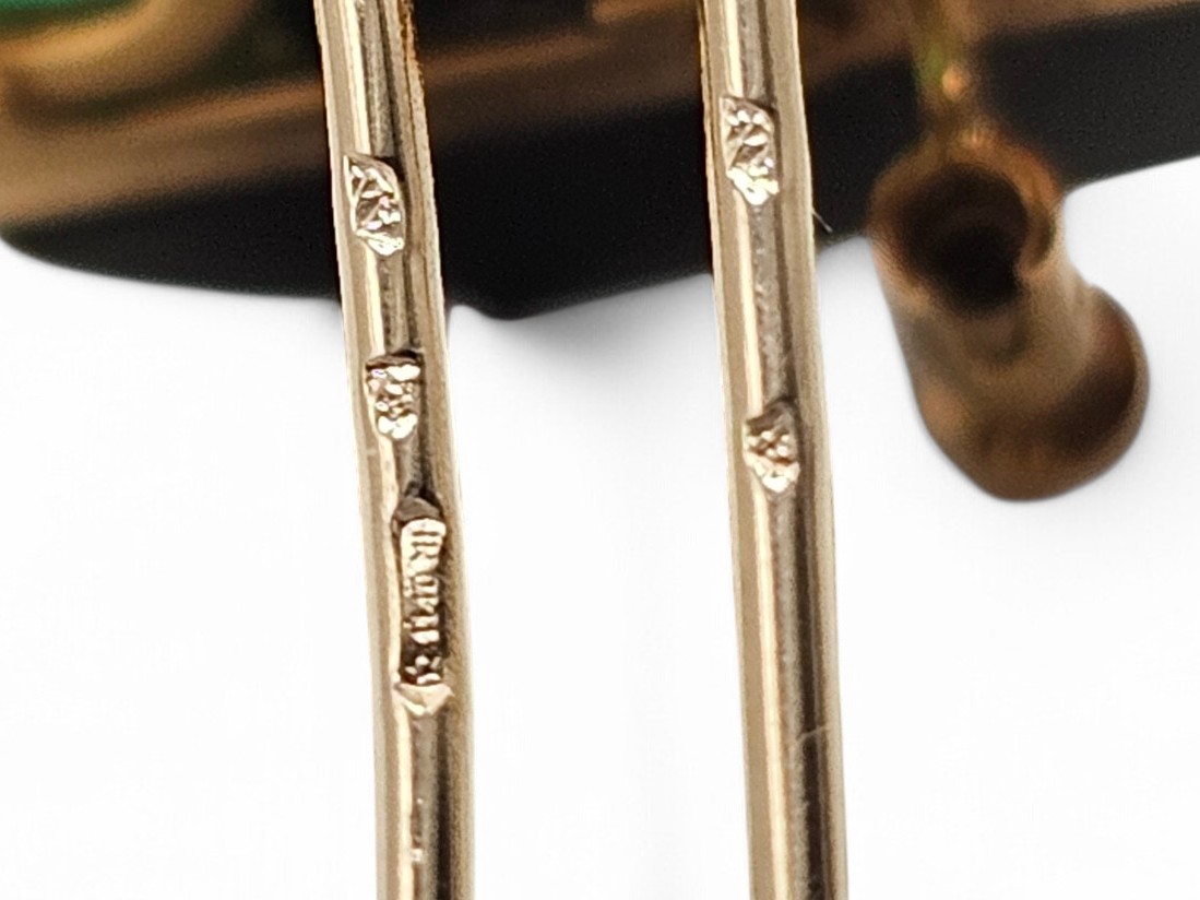 Cartier - Spilla/pendente a motivo floreale in oro con onice, zaffiri, diamanti, crisoprasio e co...