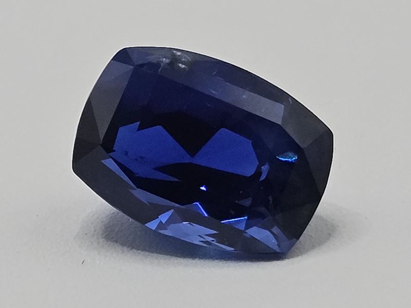Zaffiro slegato 8.52 ct