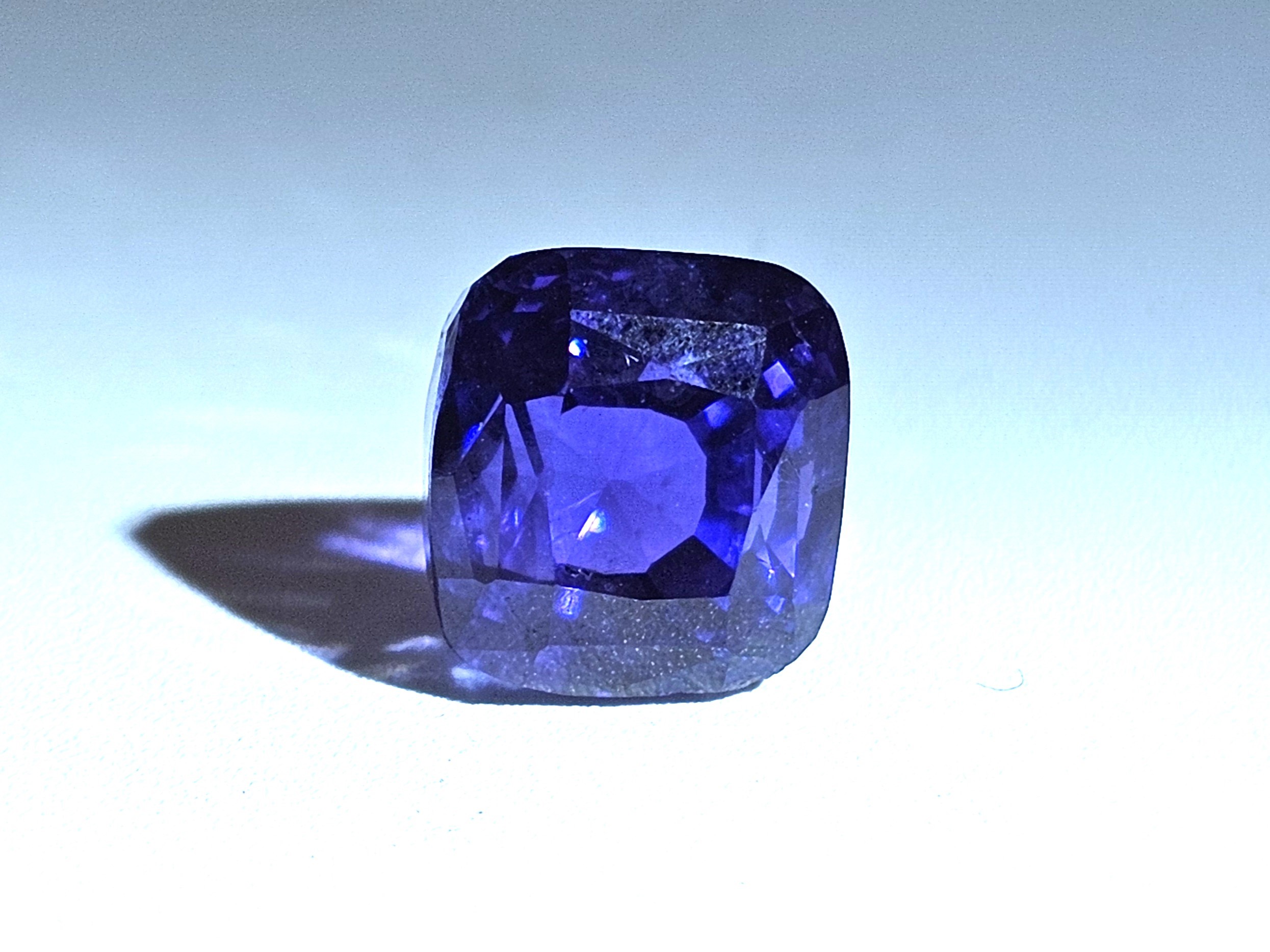 Zaffiro cangiante 8.91 ct