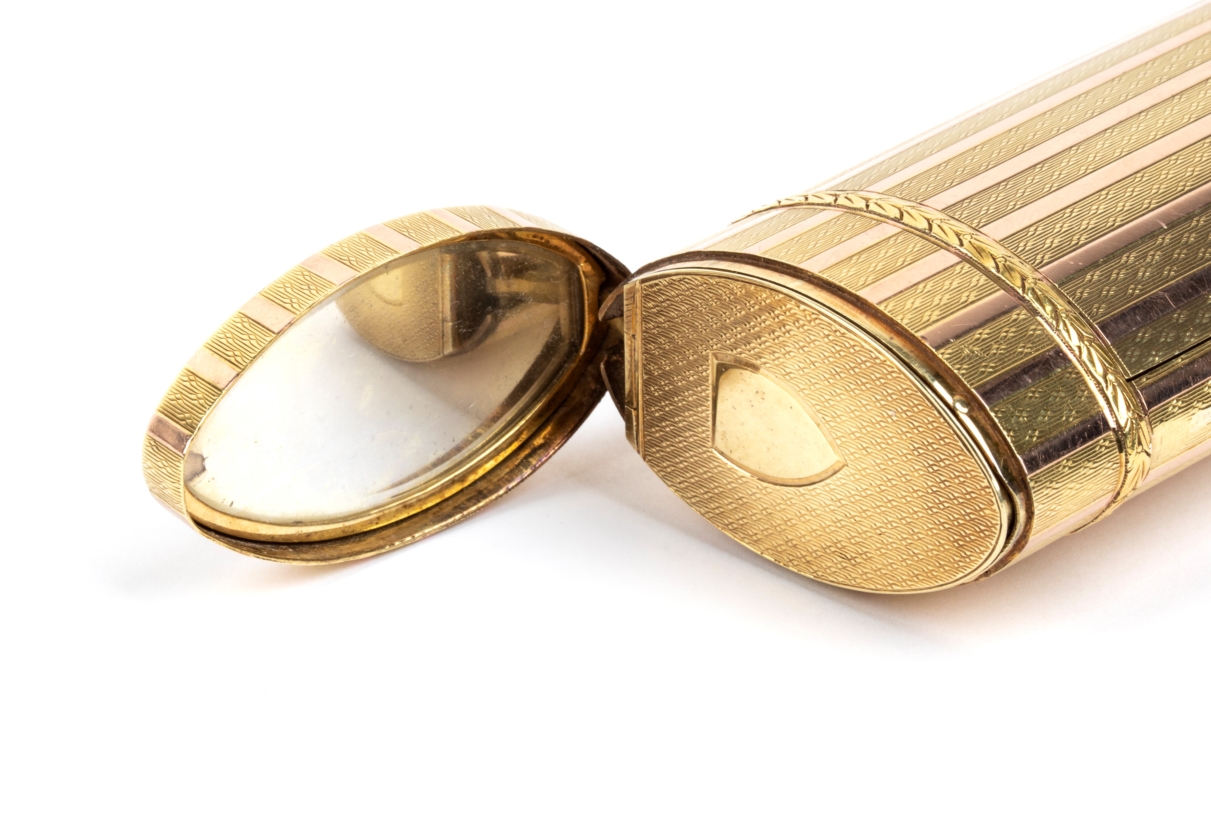 Tabacchiera con orologio in oro e diamanti