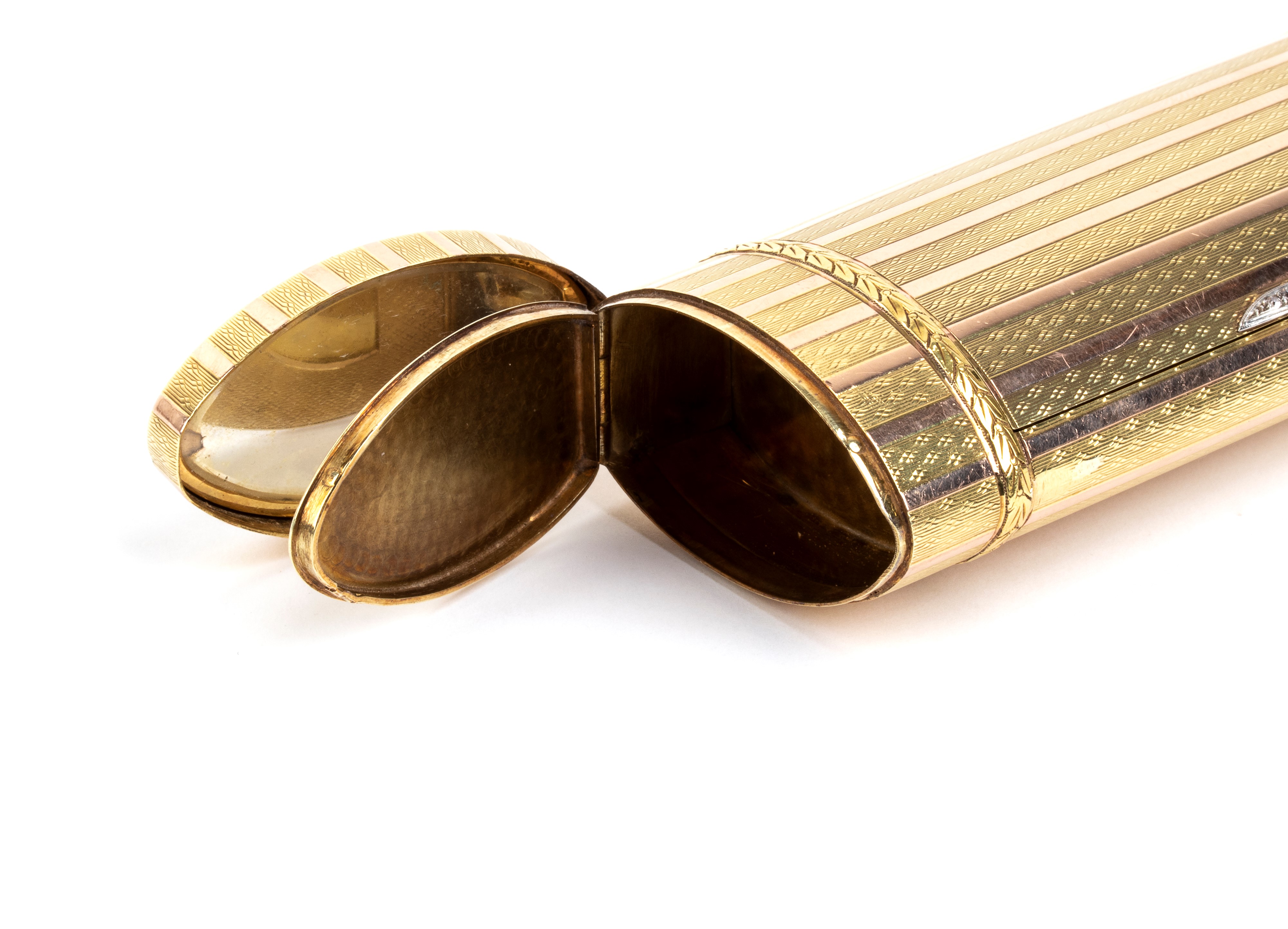 Tabacchiera con orologio in oro e diamanti