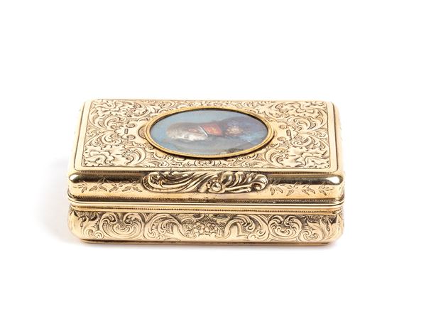 Italian gold and enamel snuff box