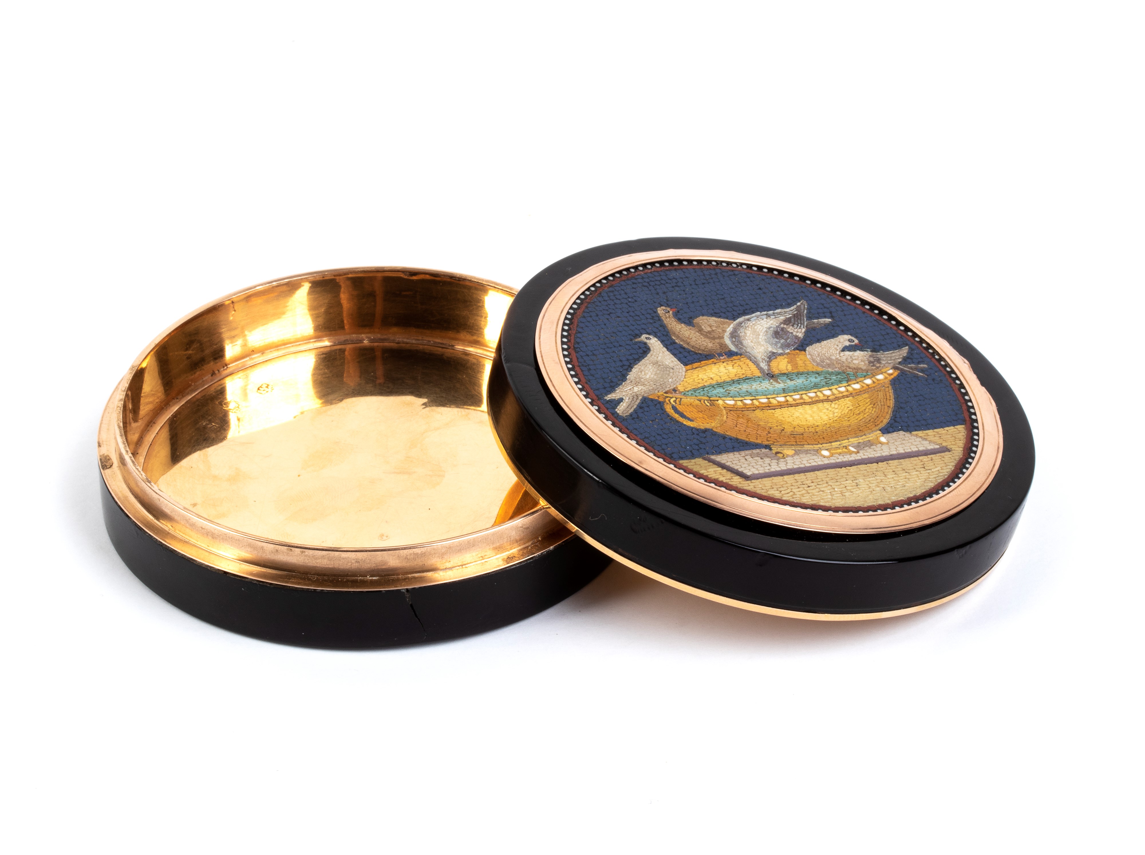 Tabacchiera in oro e tartaruga con micromosaico