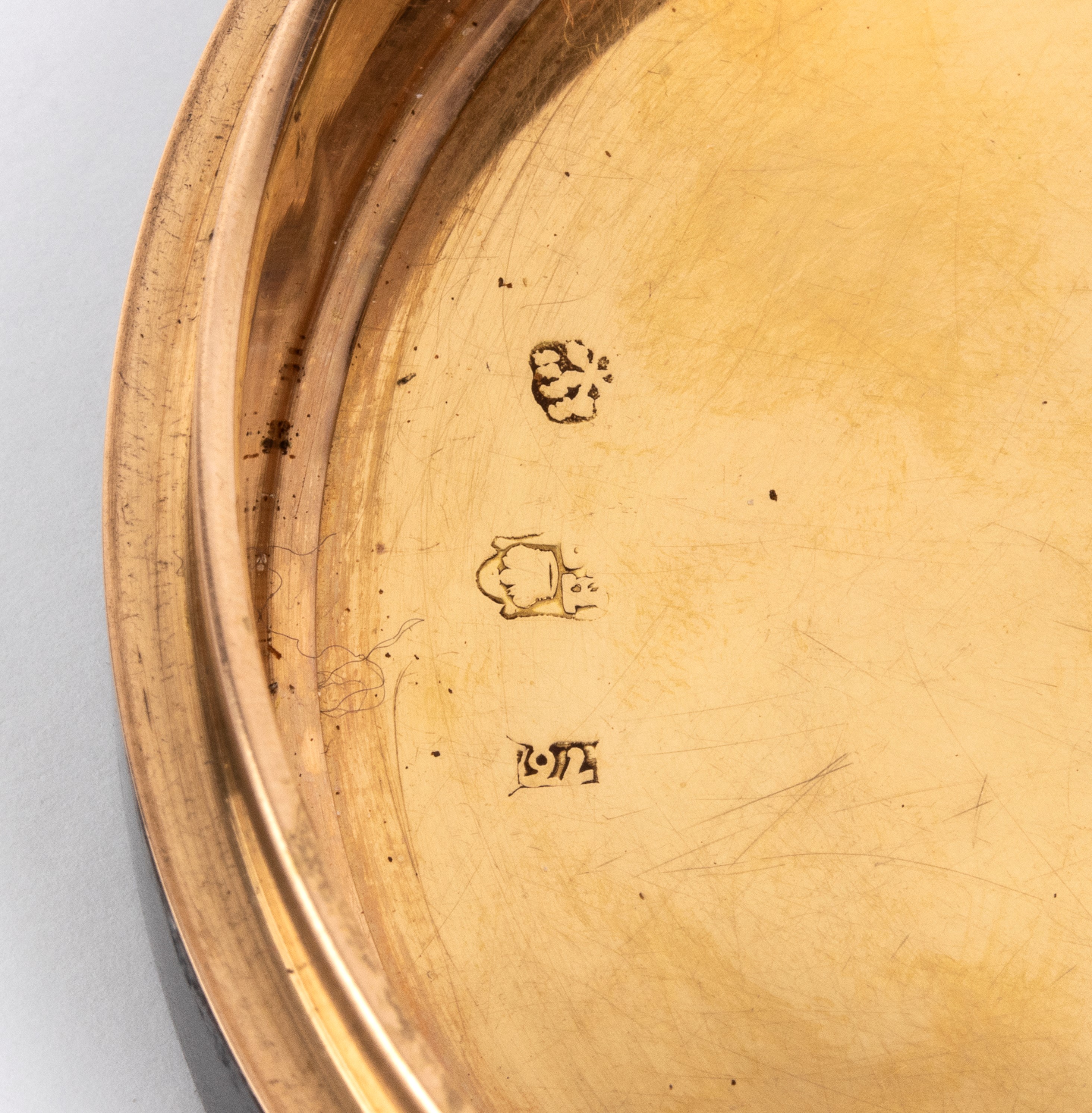 Tabacchiera in oro e tartaruga con micromosaico