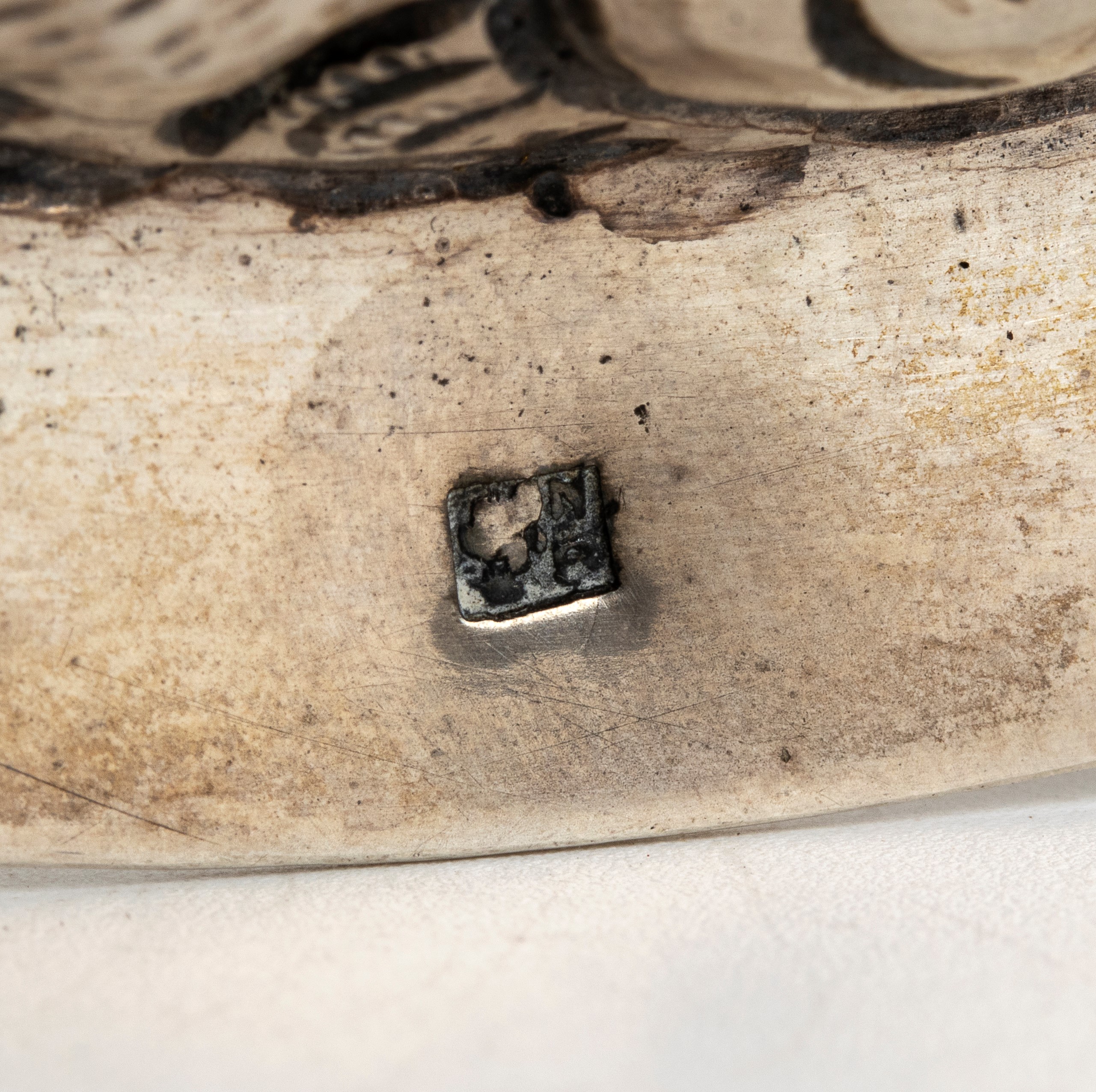 Zuppiera italiana in argento con sottopiatto