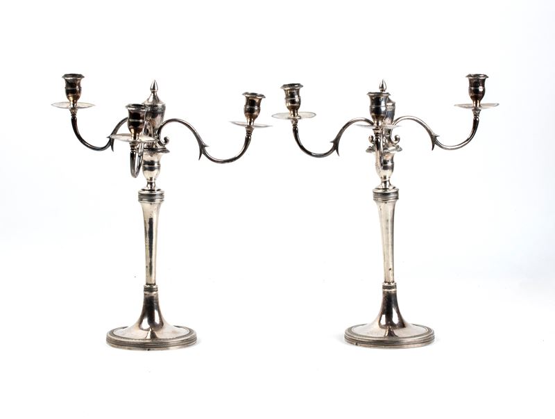 Coppia di candelabri italiani in argento