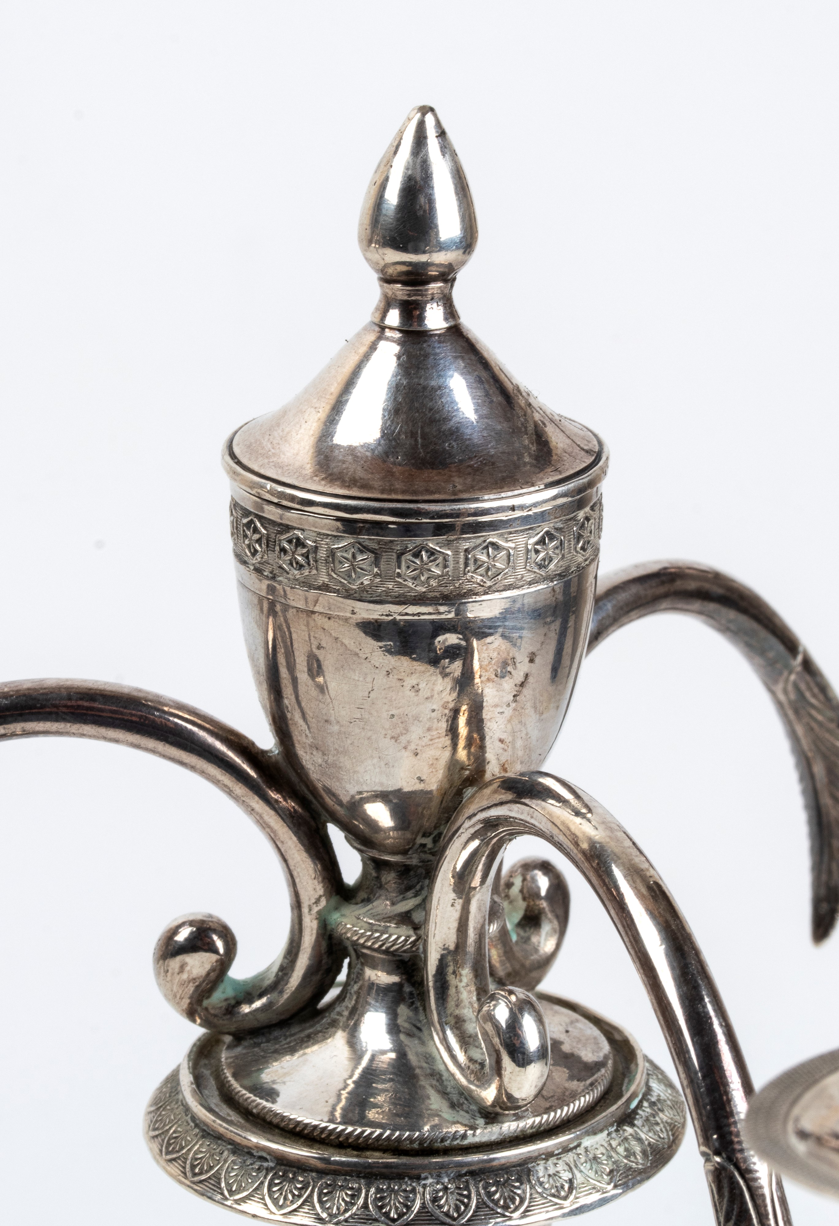 Coppia di candelabri italiani in argento