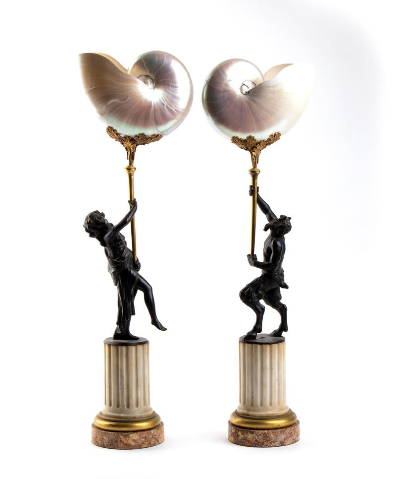 Coppia di sculture neoclassiche con Nautilus, bronzo patinato scuro e bronzo dorato