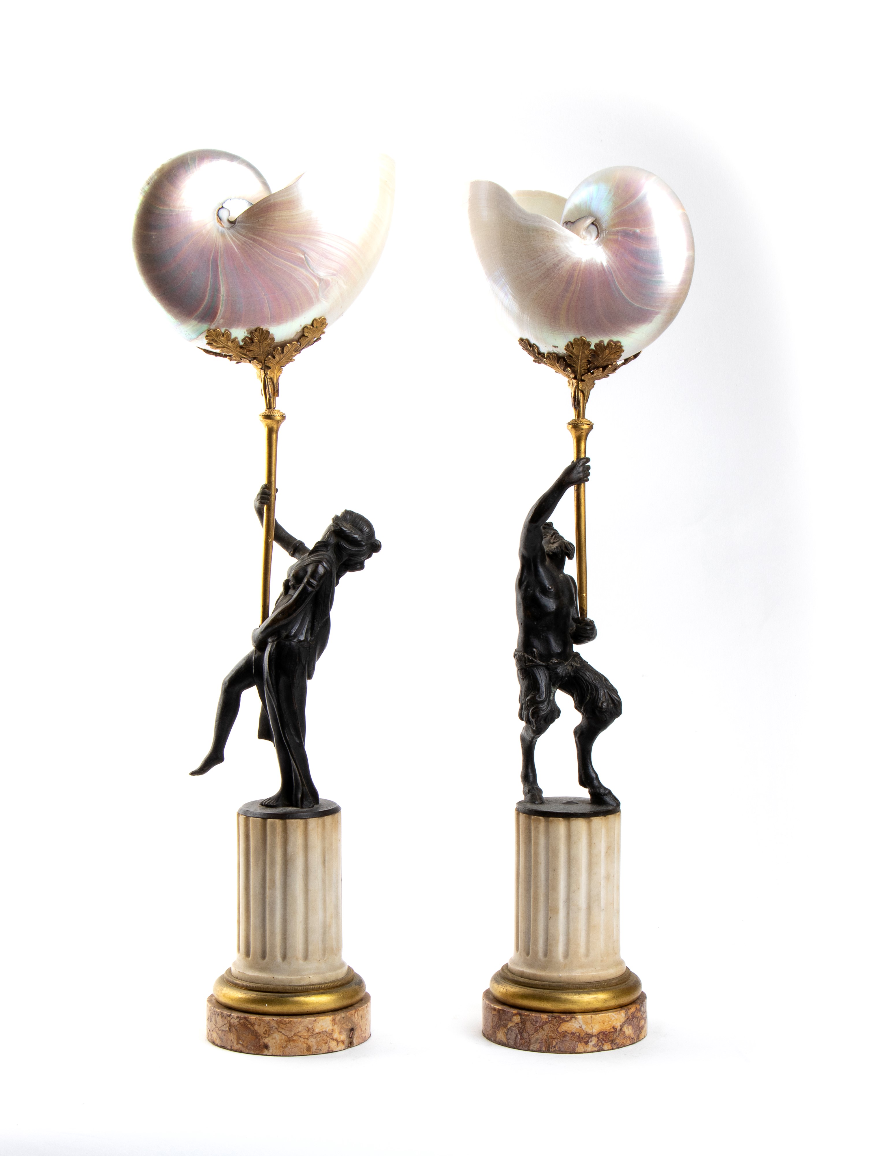 Coppia di sculture neoclassiche con Nautilus, bronzo patinato scuro e bronzo dorato