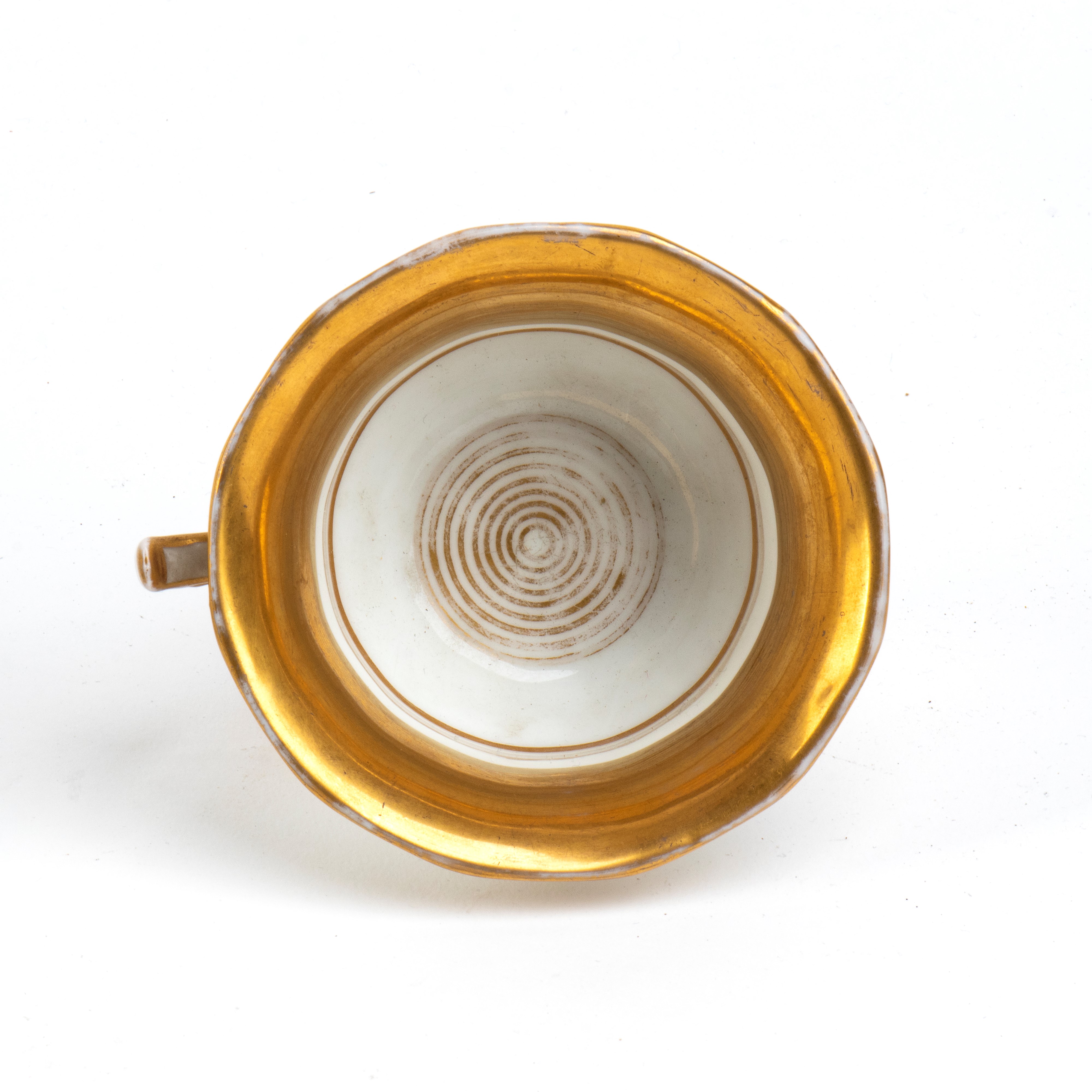 Porcellana del XIX secolo, Tazza e piattino con decorazione “Memento Mori”